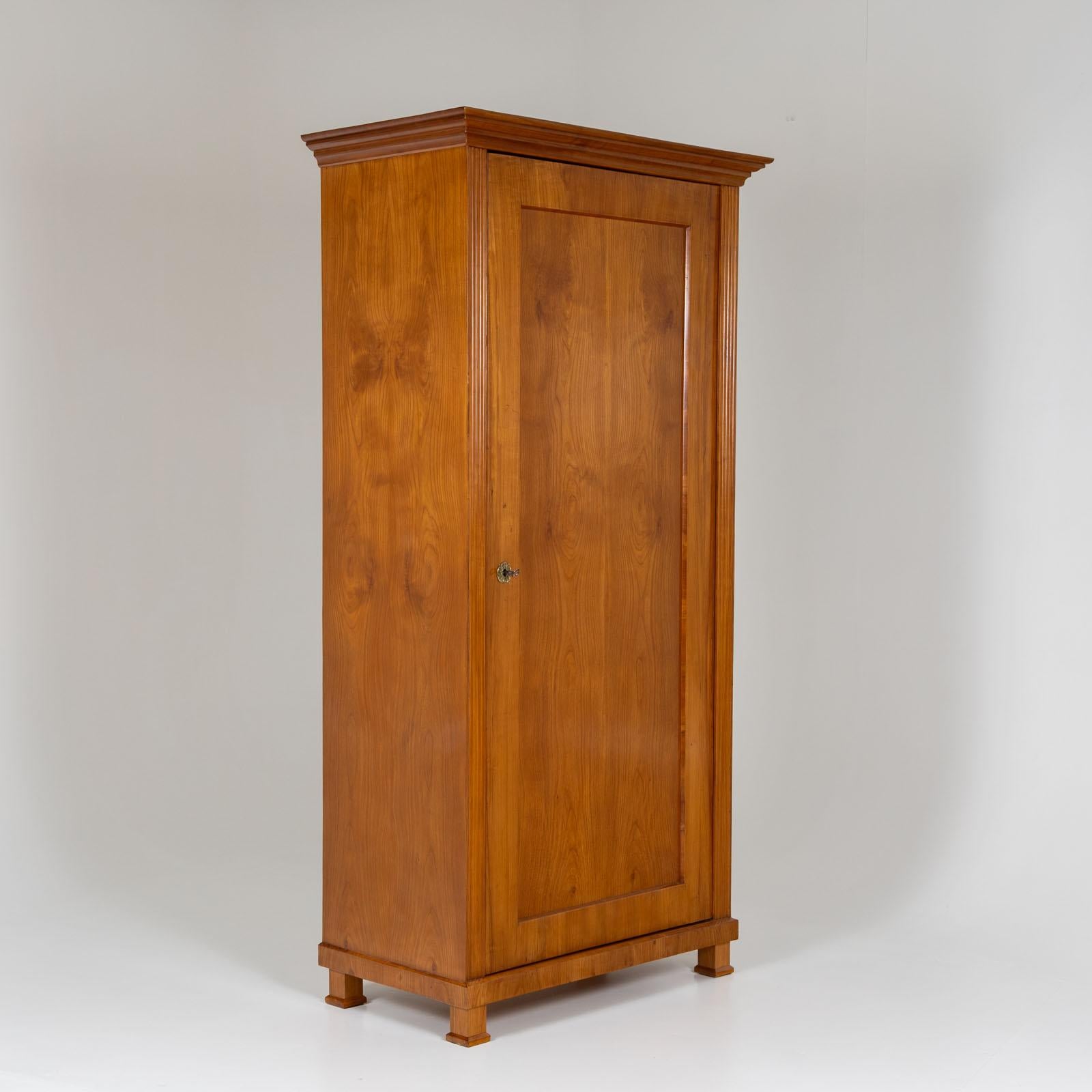 Biedermeier Linen Cupboard, around 1820 For Sale 1