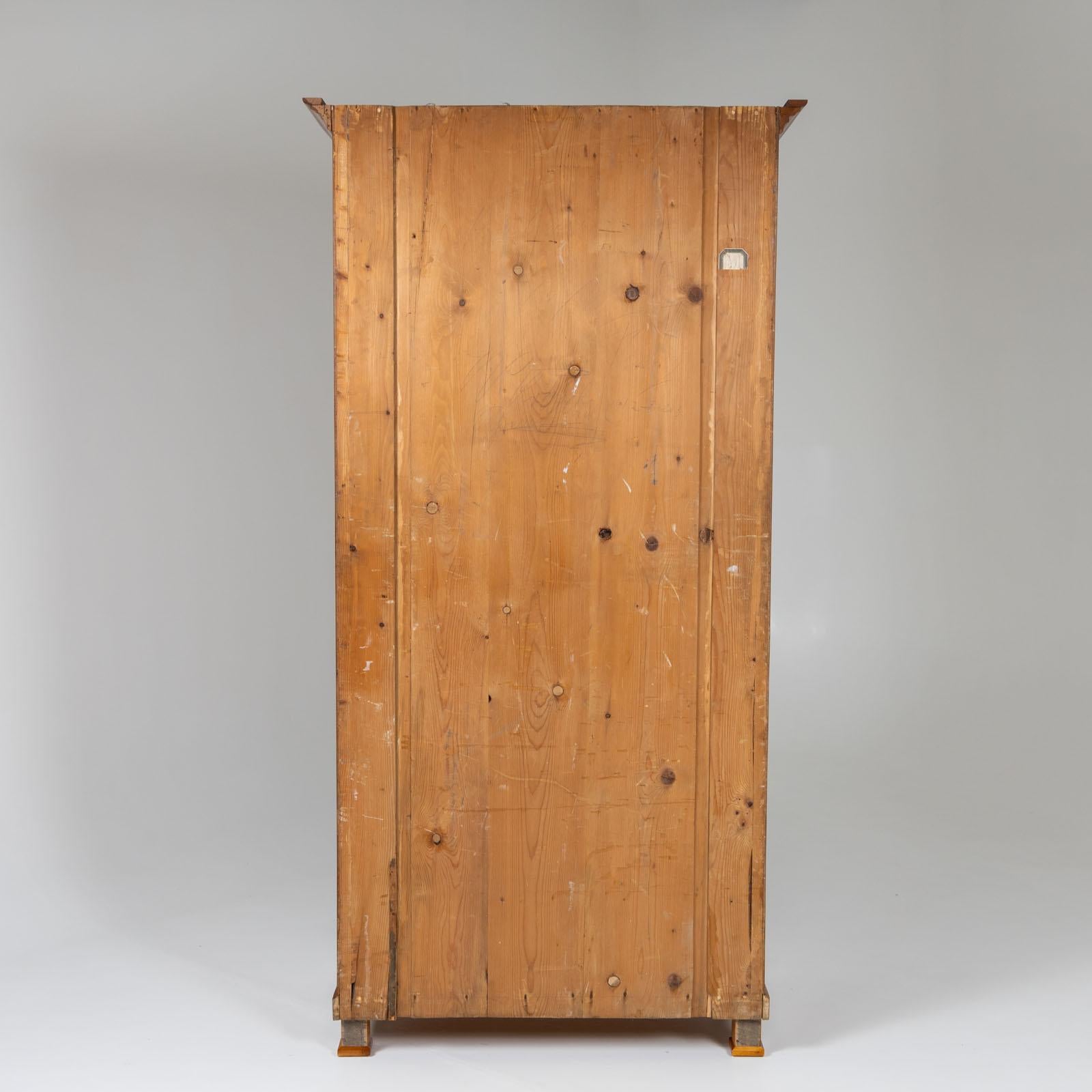 Biedermeier Linen Cupboard, around 1820 For Sale 2