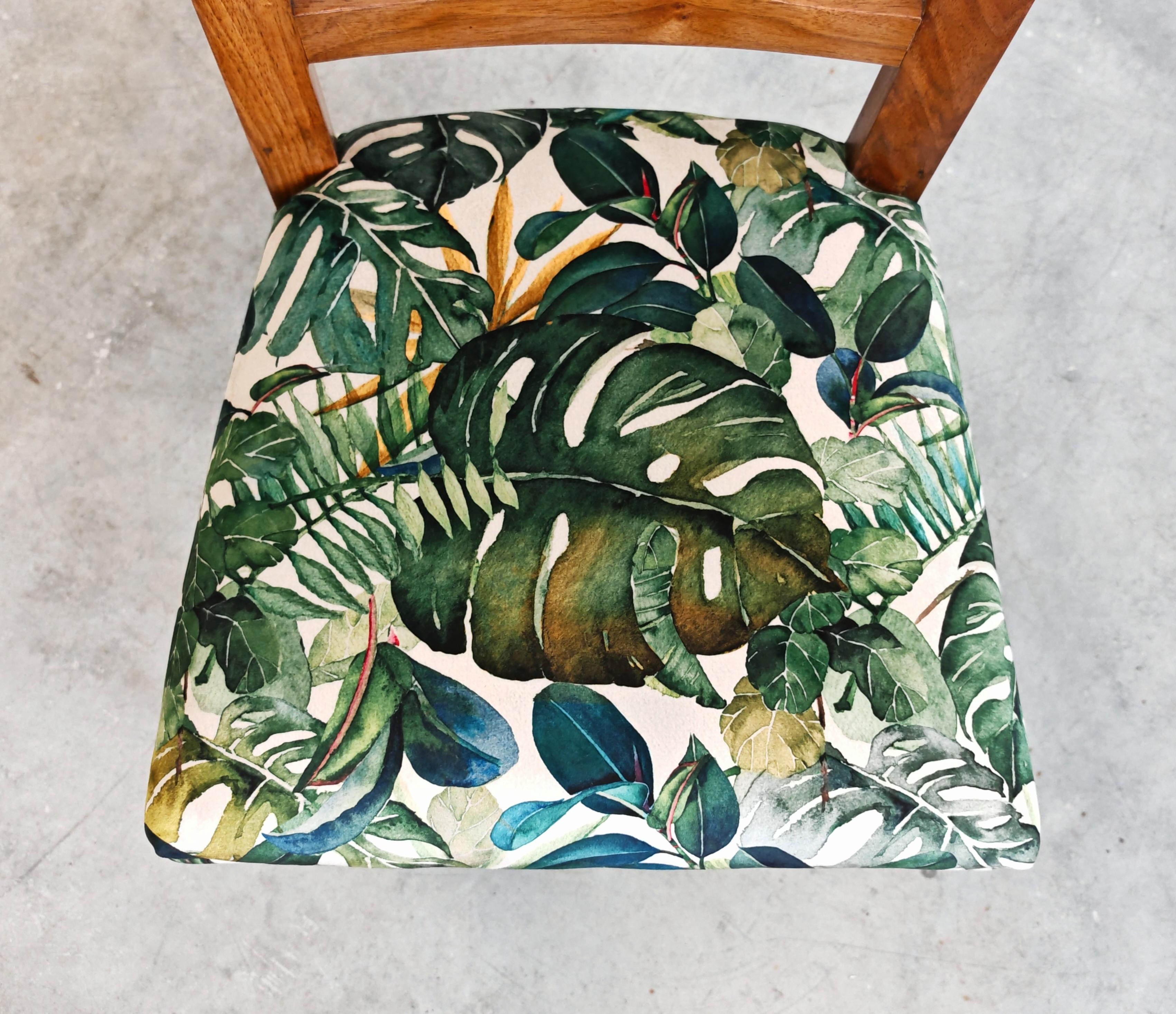 Chaise Biedermeier Lira en noyer massif recouverte de peluche à imprimé tropical en vente 5