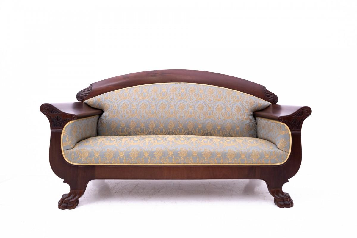 Biedermeier living room set, Northern Europe, circa 1880.

Very good condition, after professional renovation and replacement of upholstery.

Wood: mahogany

dimensions :

sofa height 112 cm, seat height 46 cm length 205 cm depth 73 cm

armchairs