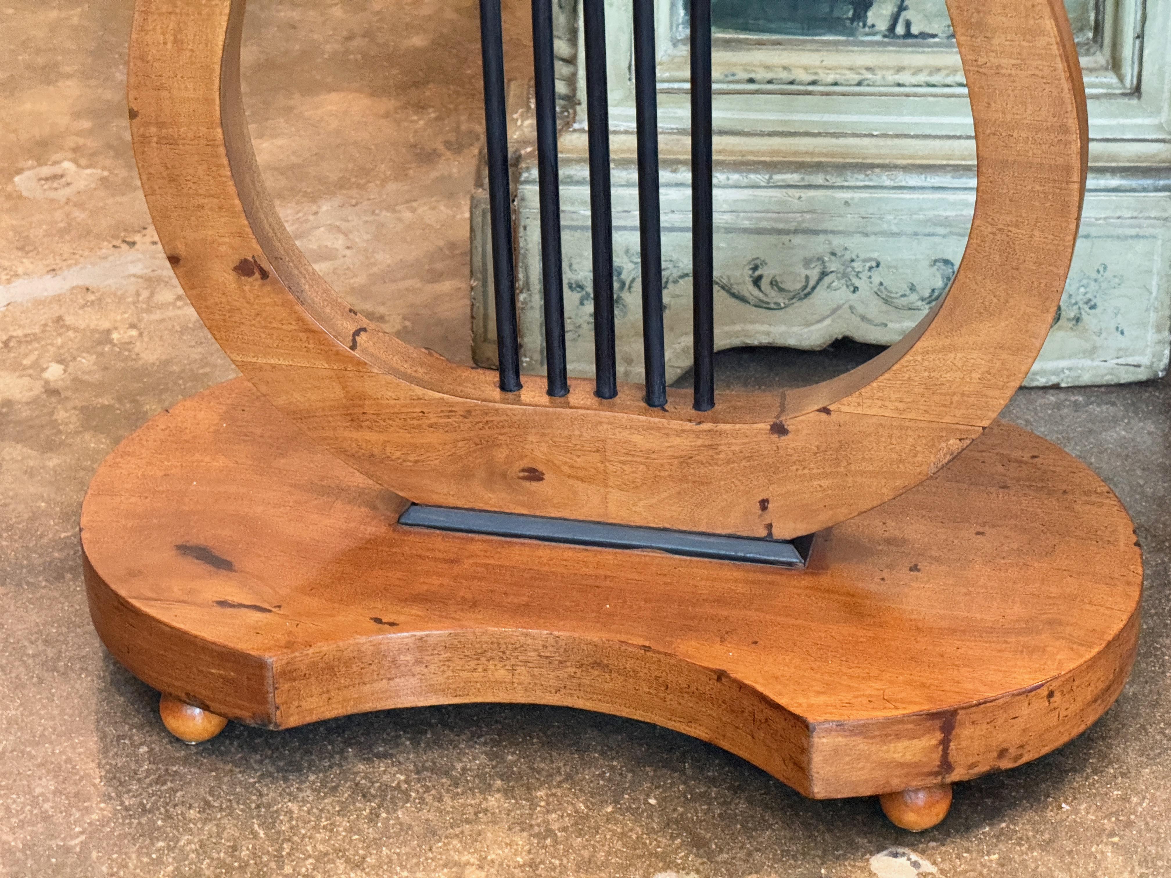 Allemand Table d'appoint Biedermeier en forme de lyre en vente