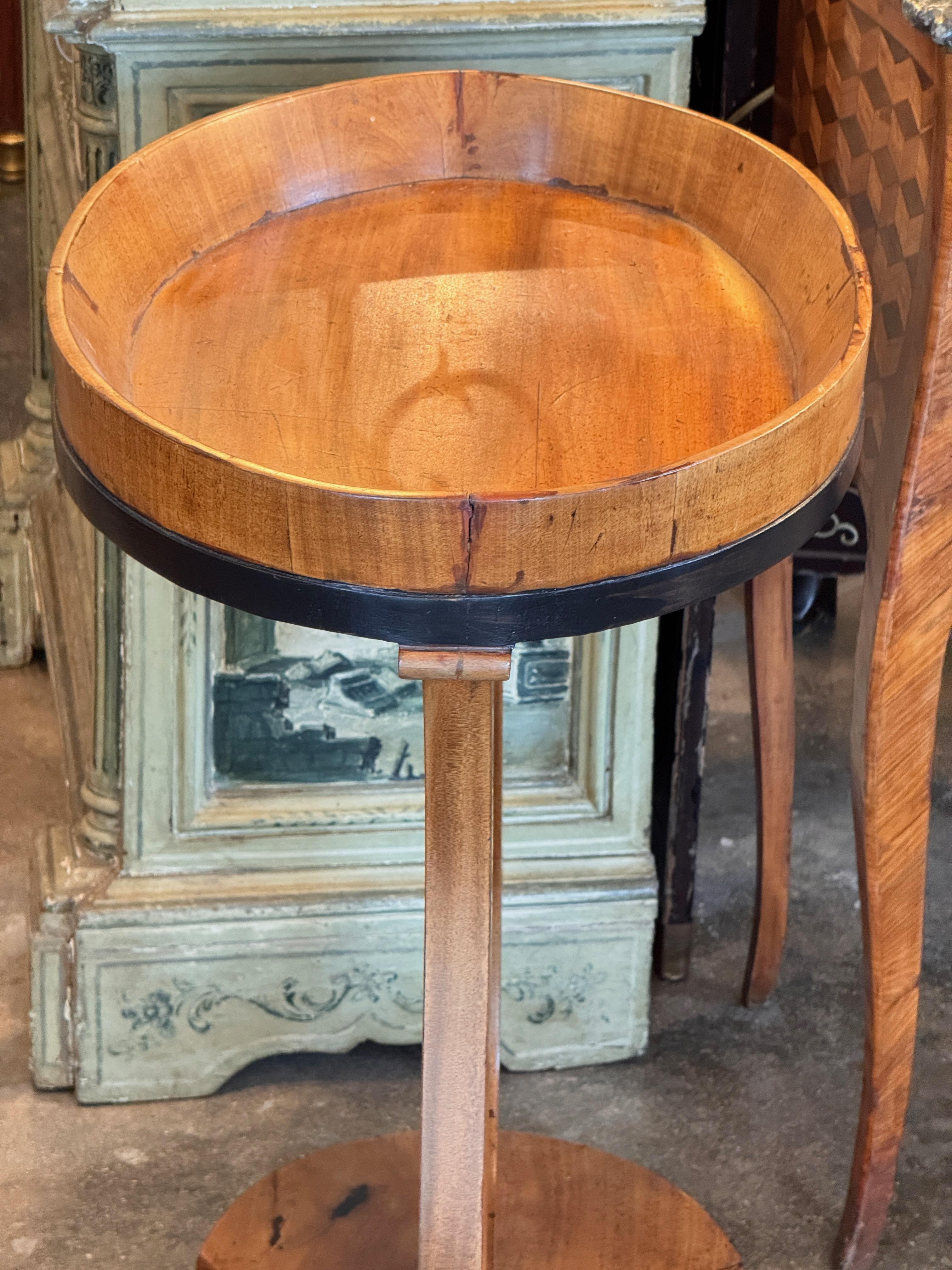 Table d'appoint Biedermeier en forme de lyre en vente 2