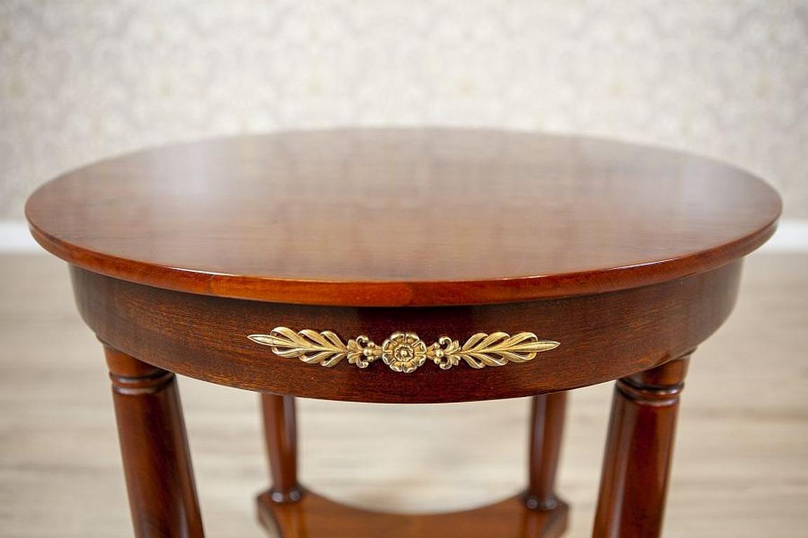 Biedermeier Mahogany Oval Side Table from the Late 19th Century In Good Condition For Sale In Opole, PL