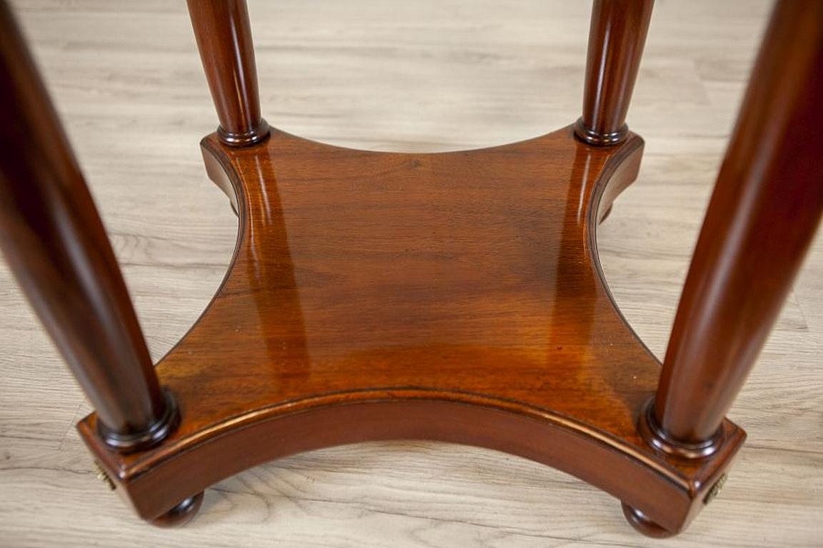 Biedermeier Mahogany Oval Side Table from the Late 19th Century For Sale 4