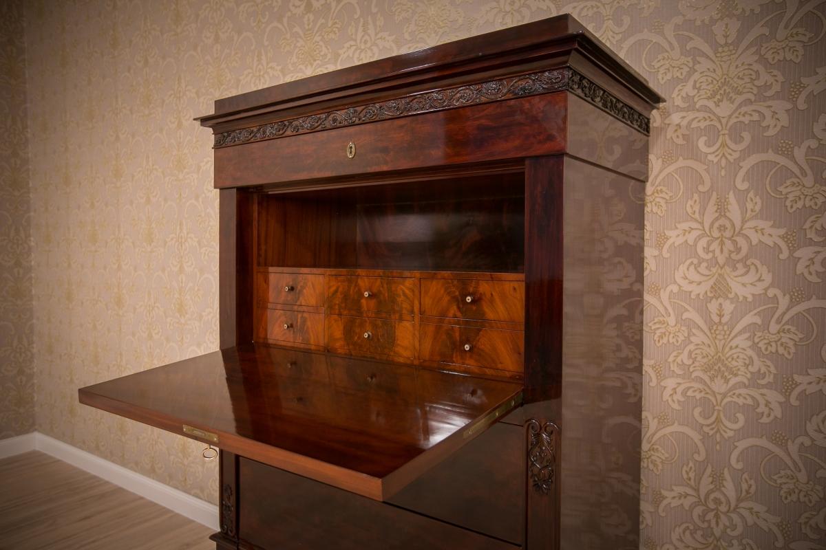 Biedermeier-Schreibtisch aus Mahagoni, um 1860, nach Renovierung im Zustand „Gut“ im Angebot in Opole, PL