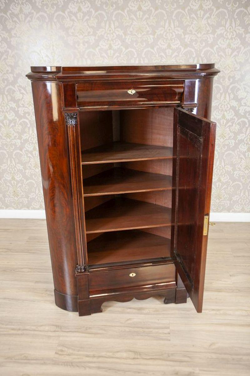 Fine XIX secolo Mobile ad angolo in mogano impiallacciato Biedermeier, CIRCA 1870 in vendita