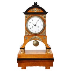 Biedermeier-Kaminuhr, frühes 19. Jahrhundert