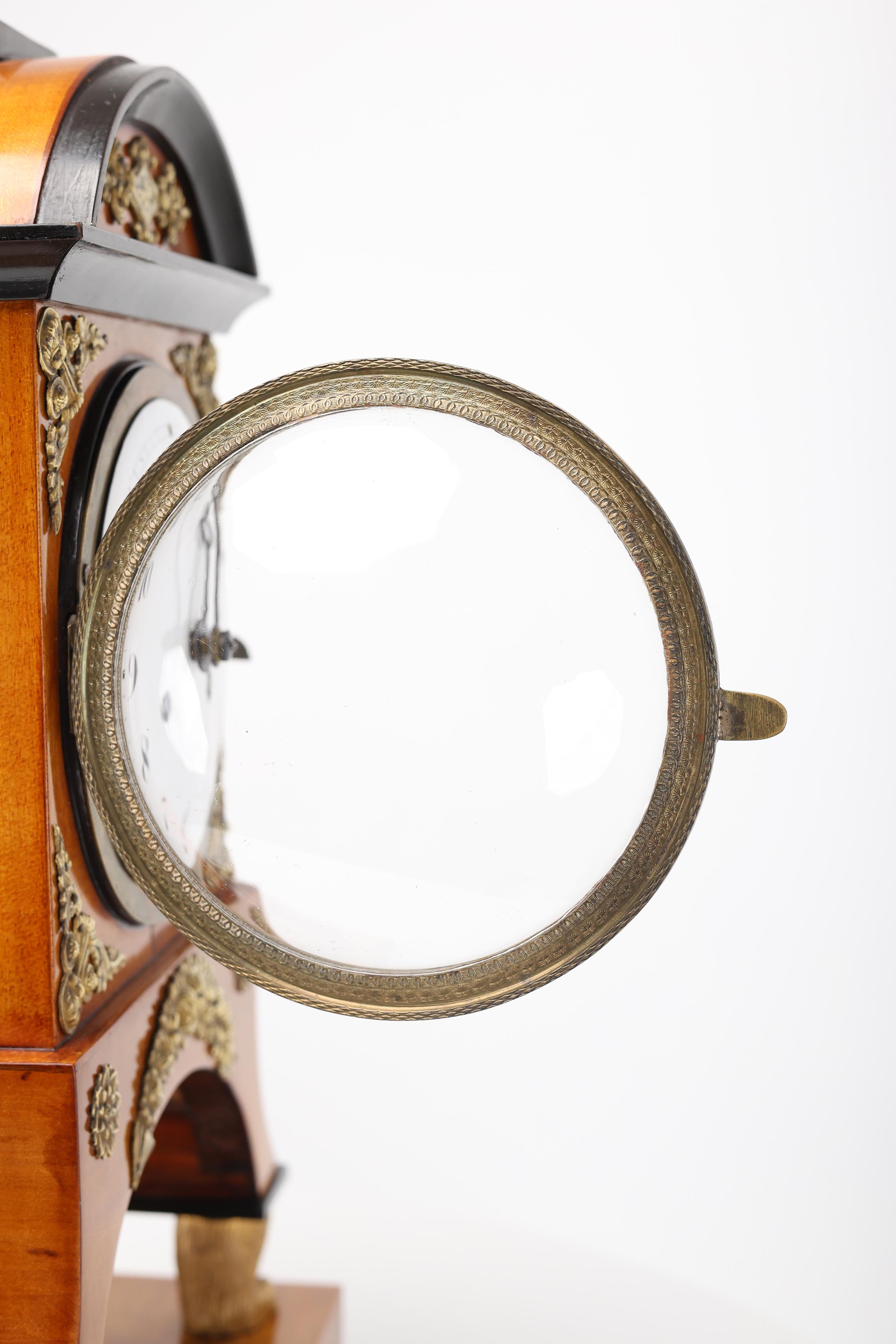 Biedermeier Mantel Clock, Early 19th Century In Good Condition For Sale In Stahnsdorf, DE