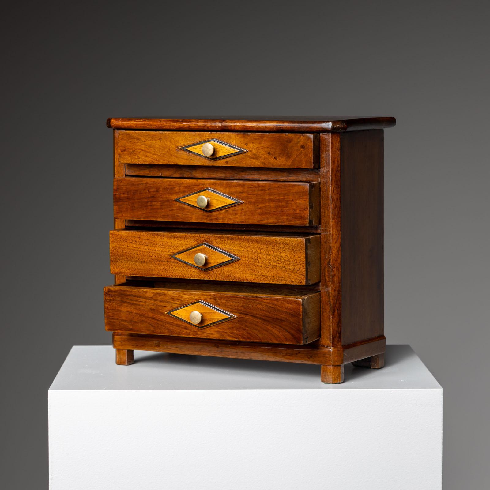 Tedesco Cassettiera Biedermeier in miniatura, 1820 circa in vendita