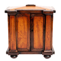 Cómoda Biedermeier miniatura de cuatro cajones