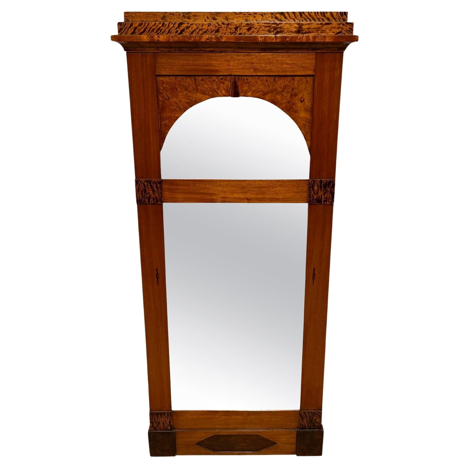 Specchio Biedermeier, mogano, betulla e legno di Thuja, Austria, circa 1820