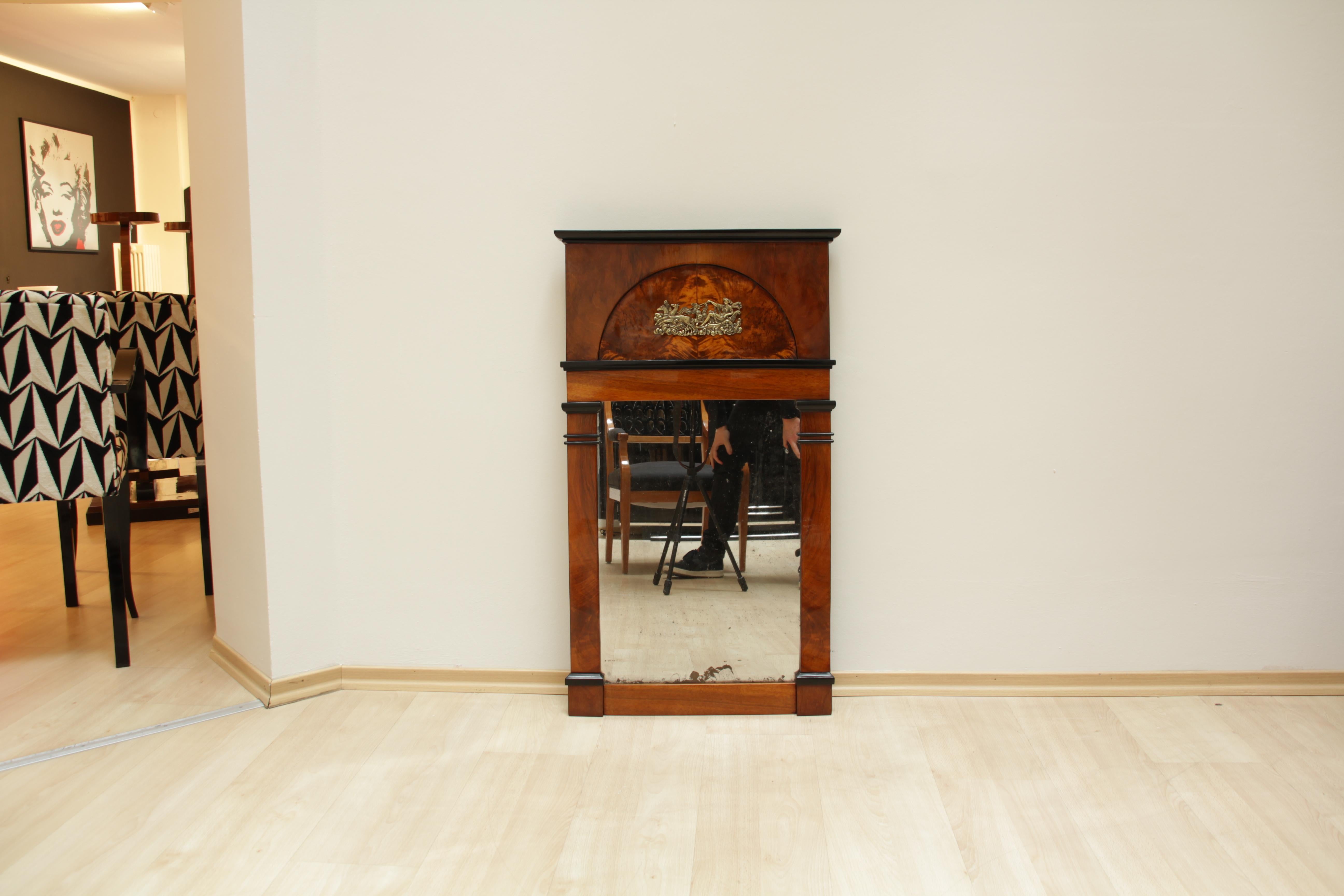 Biedermeier Mirror, Walnut and Brass, South Germany, circa 1820 In Good Condition In Regensburg, DE