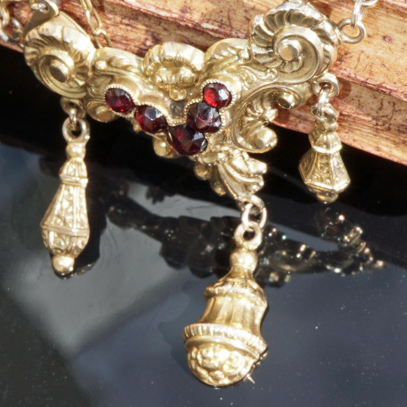 Women's or Men's Biedermeier Necklace around 1840 rolled Gold on Silver with Chain well condition