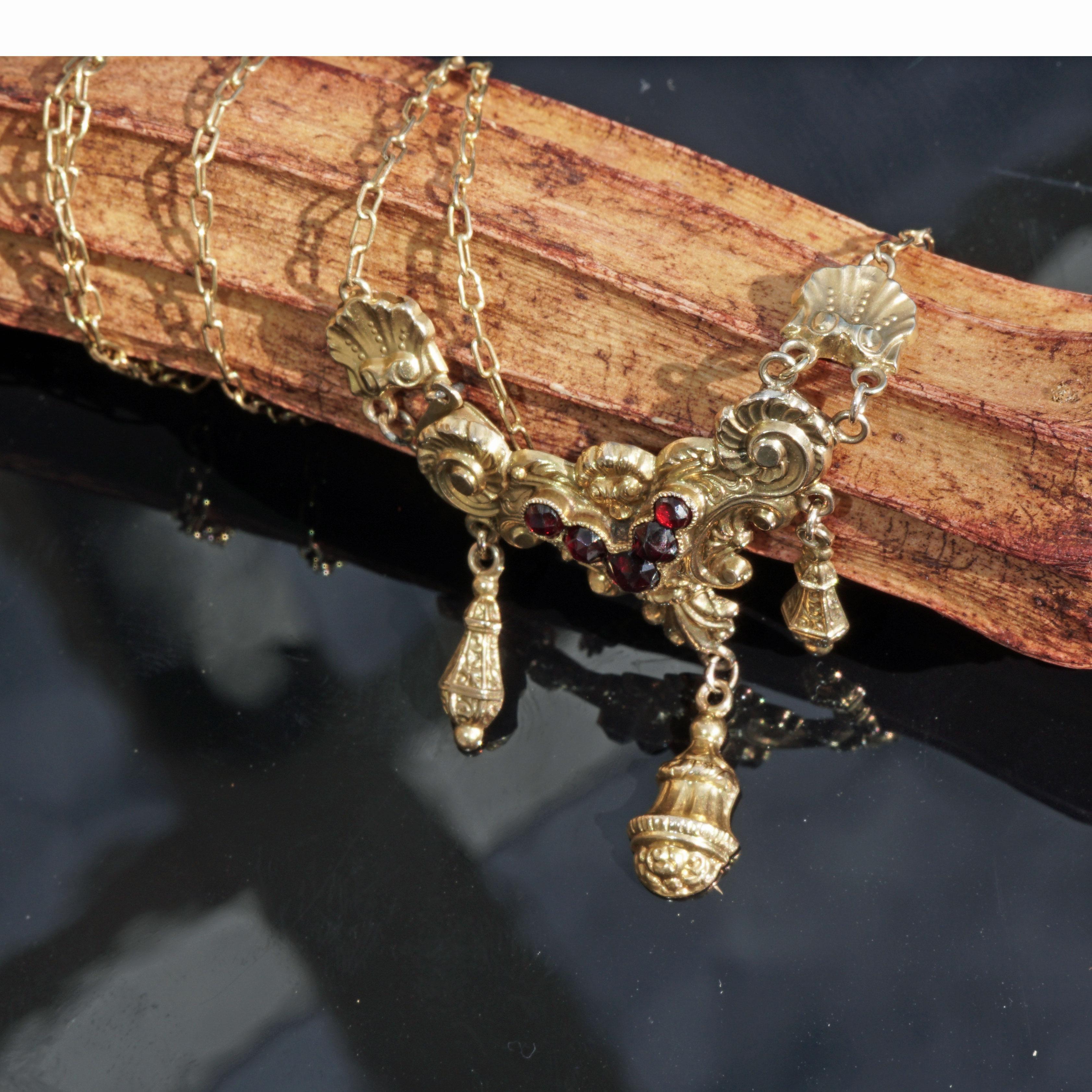 Biedermeier-Halskette um 1840 gerolltes Gold auf Silber mit Kette in gutem Zustand im Zustand „Gut“ in Viena, Viena