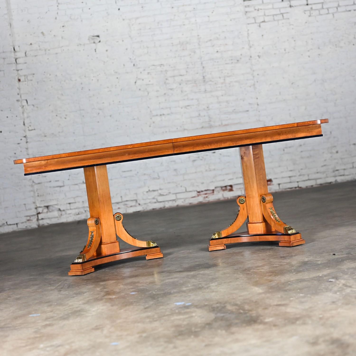 Table de salle à manger à rallonge Biedermeier de style néoclassique Thomasville Grand Classics en vente 4