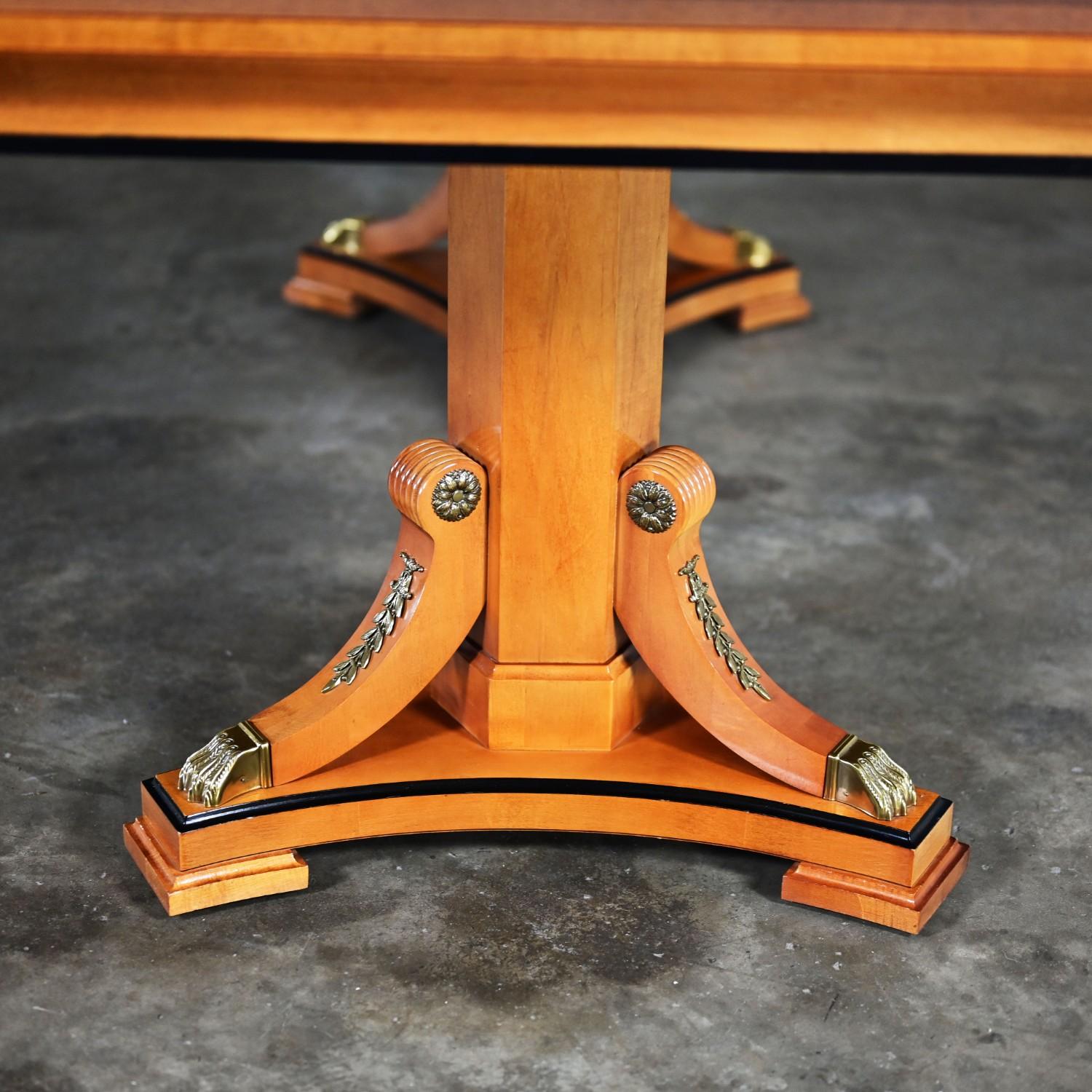 Table de salle à manger à rallonge Biedermeier de style néoclassique Thomasville Grand Classics en vente 7