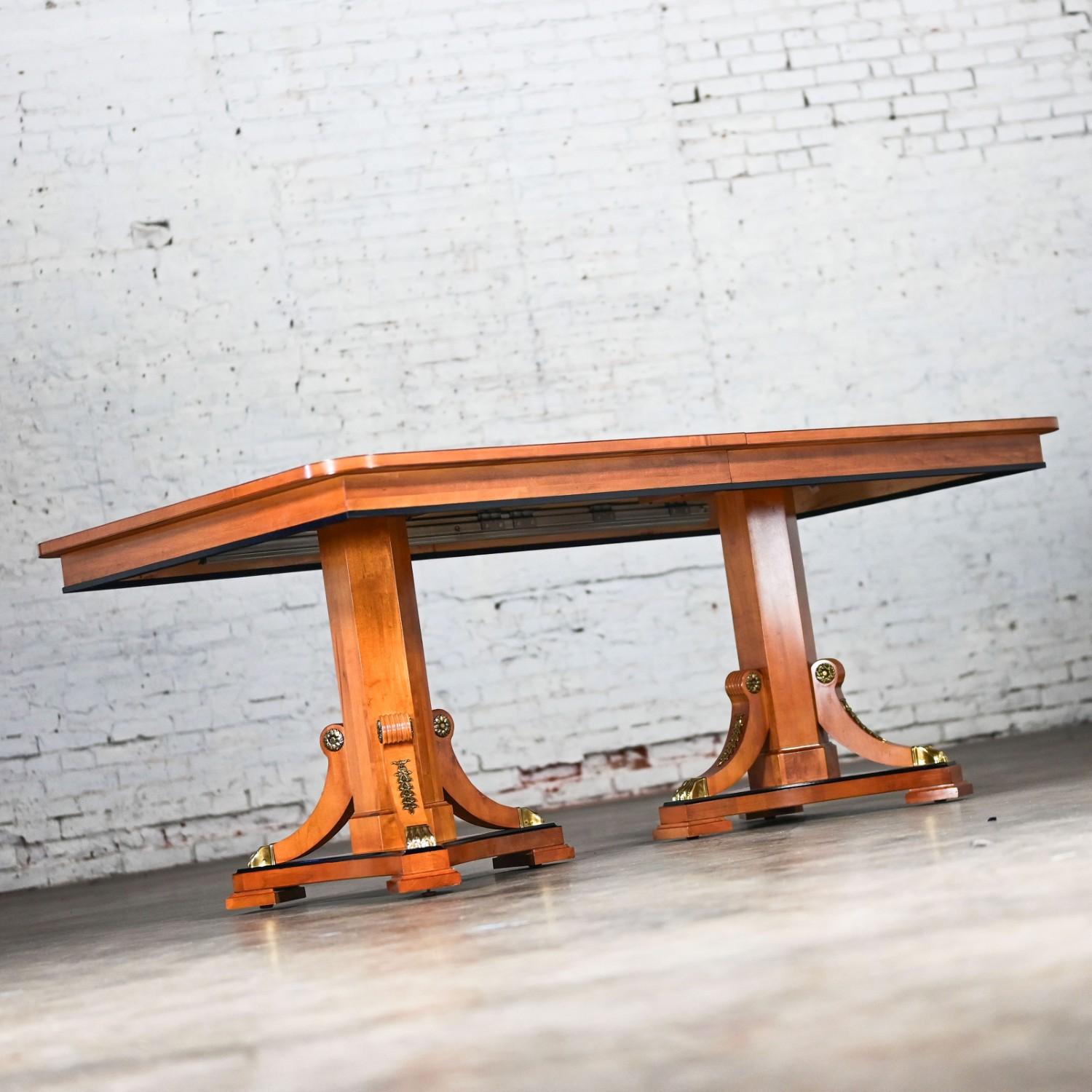 Table de salle à manger à rallonge Biedermeier de style néoclassique Thomasville Grand Classics en vente 9