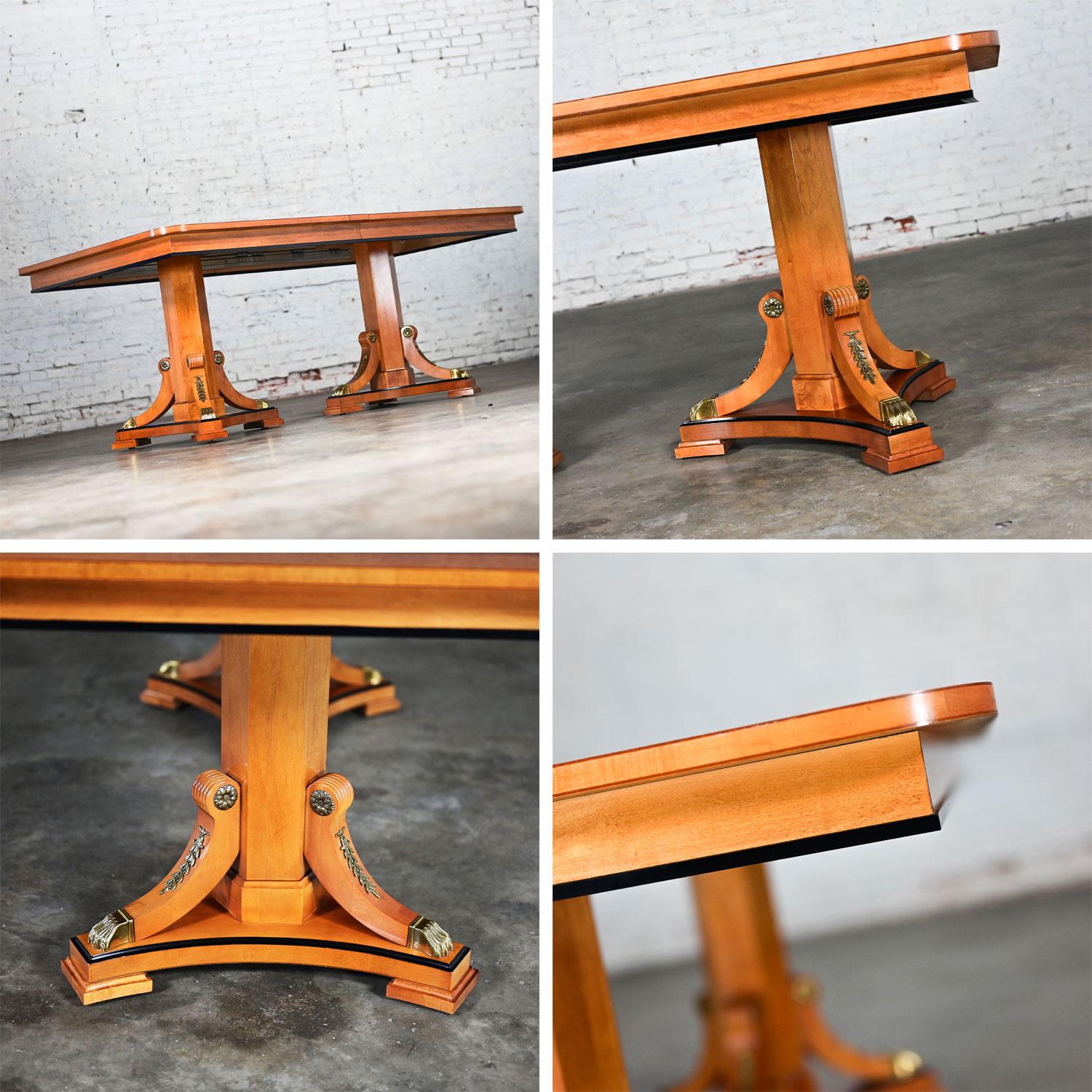Table de salle à manger à rallonge Biedermeier de style néoclassique Thomasville Grand Classics en vente 10