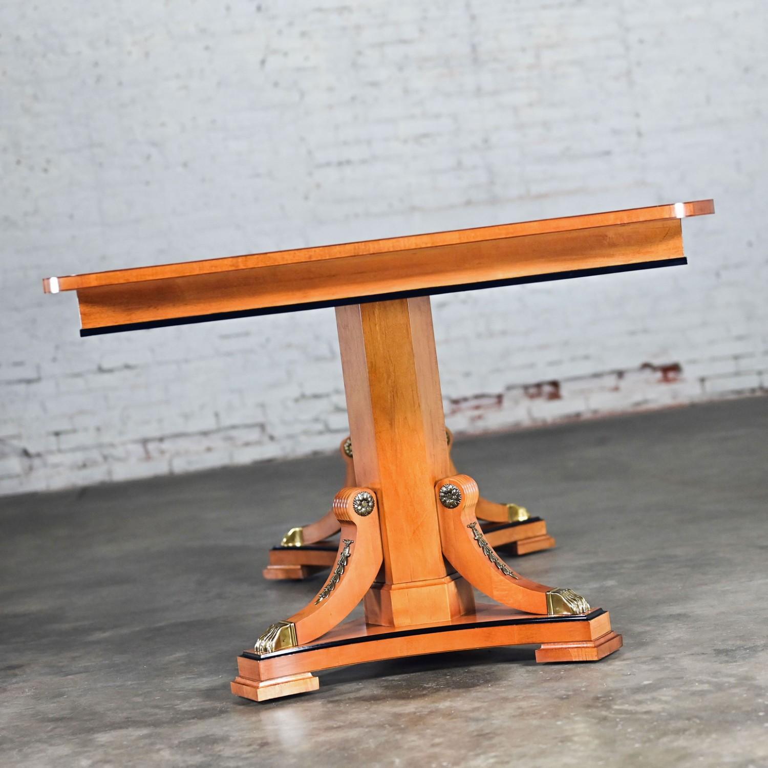 Table de salle à manger à rallonge Biedermeier de style néoclassique Thomasville Grand Classics en vente 3