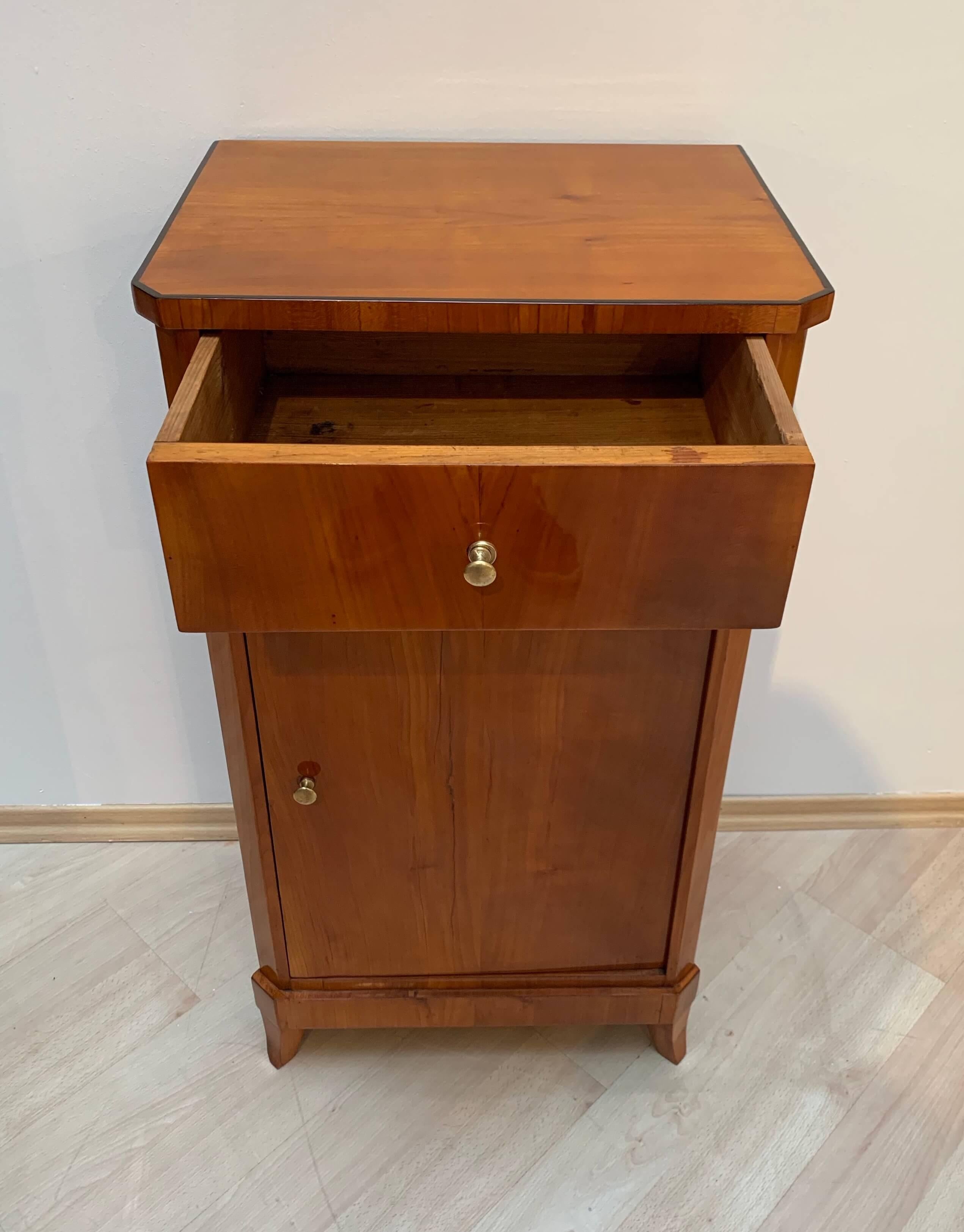 Biedermeier Nightstand, Cherry Veneer, South Germany, circa 1820 1