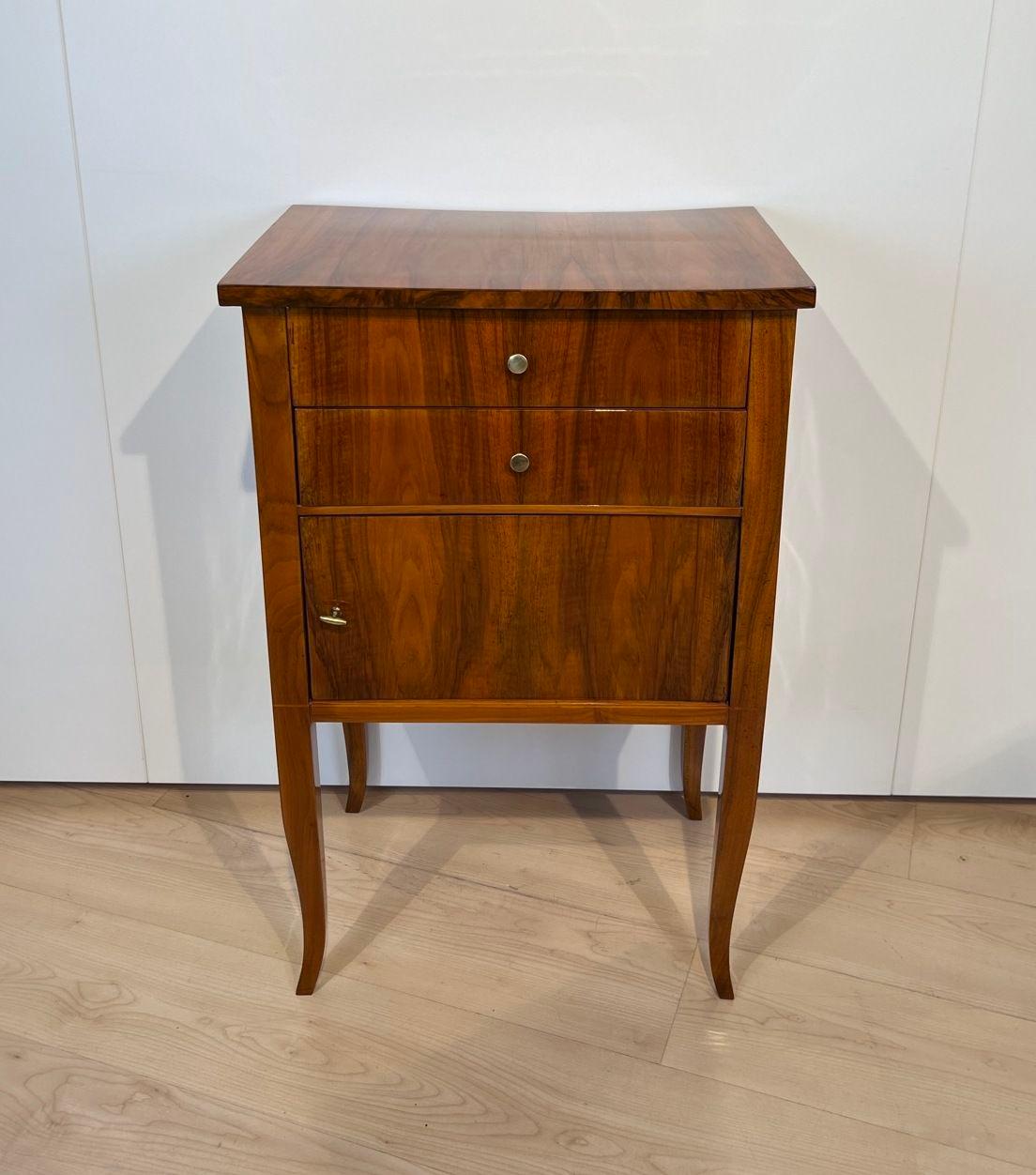Biedermeier nightstand or small half cabinet from south Germany around 1825.
Walnut veneered and solid. Restored and hand polished with shellac.
Two drawers, one door, brass buttons, maple intarsia ribbon.
Dimensions:
* H 82 cm x W 52 cm x D 37 cm
*