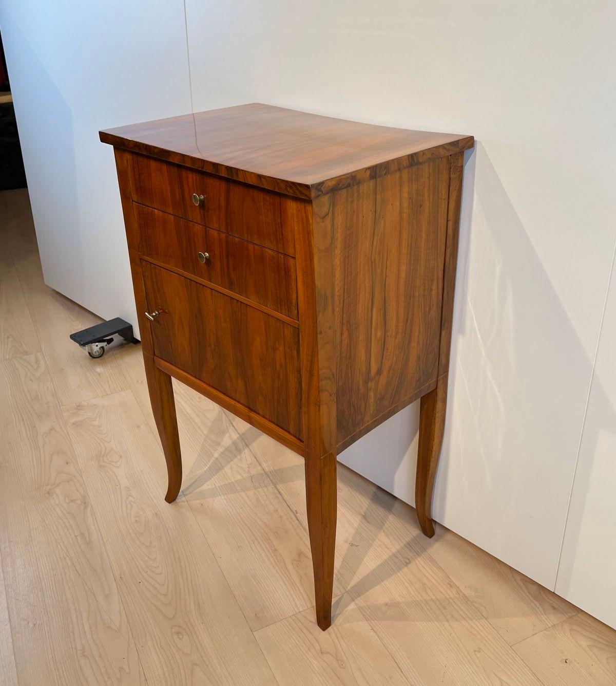 Early 19th Century Biedermeier Small Cabinet, Walnut, South Germany circa 1825 For Sale