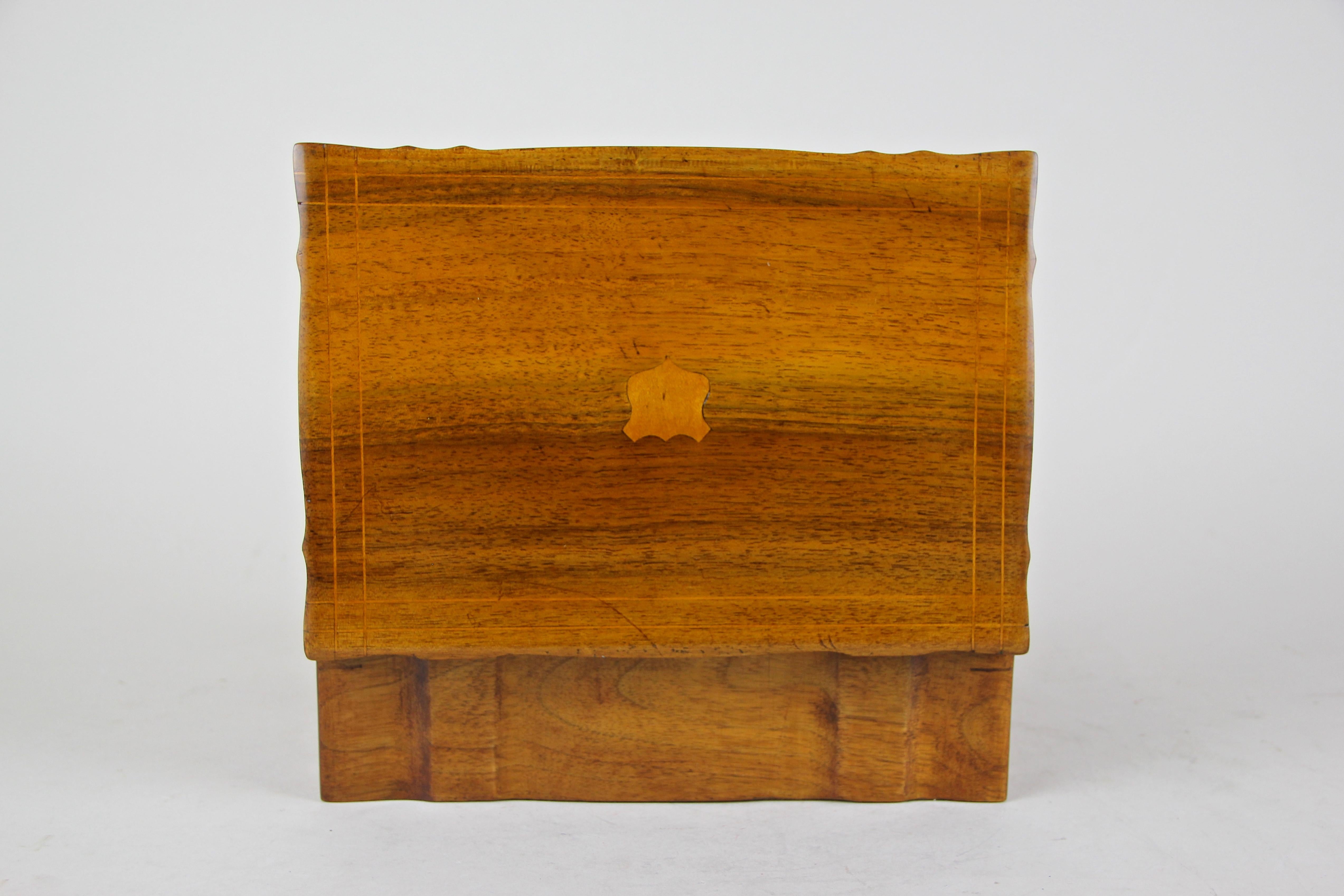 Nutwood Biedermeier Nut Wood Box, Austria, circa 1850