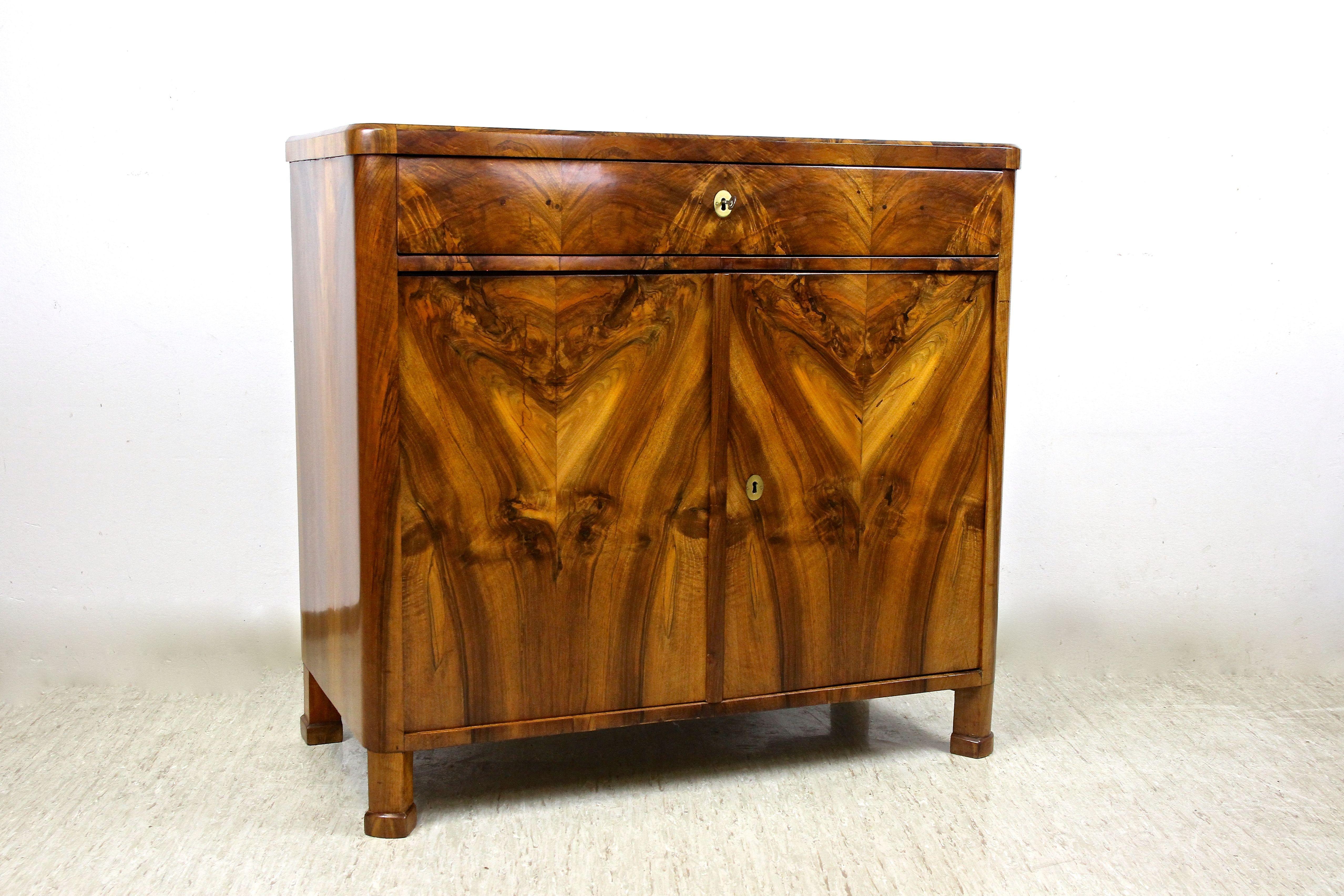 Biedermeier Nutwood Trumeau Commode 19th Century, Austria, circa 1835 For Sale 4