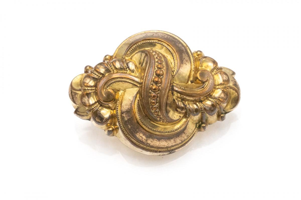 An exceptional old gold brooch from the end of the 19th century.

Made of gilded copper and zinc alloy

Origin: Western Europe, probably Germany, around 1870

Dimensions: 38 x 27 mm

Weight of the product: 6.4 g

Good condition, slight abrasions,