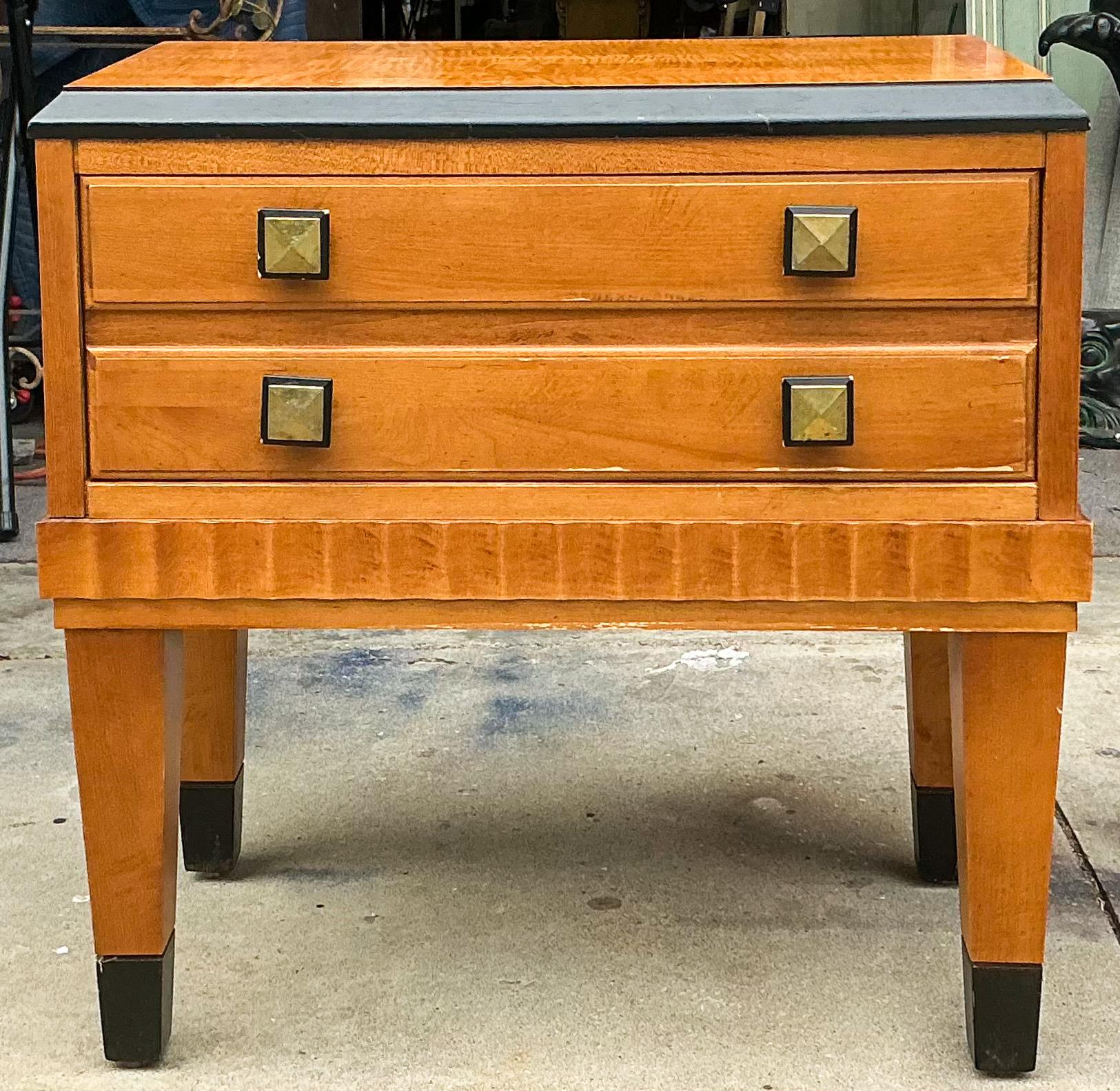 Tavolini o cassapanche in legno satinato in stile Biedermeier o Art Deco di Lane's In condizioni buone in vendita a Kennesaw, GA
