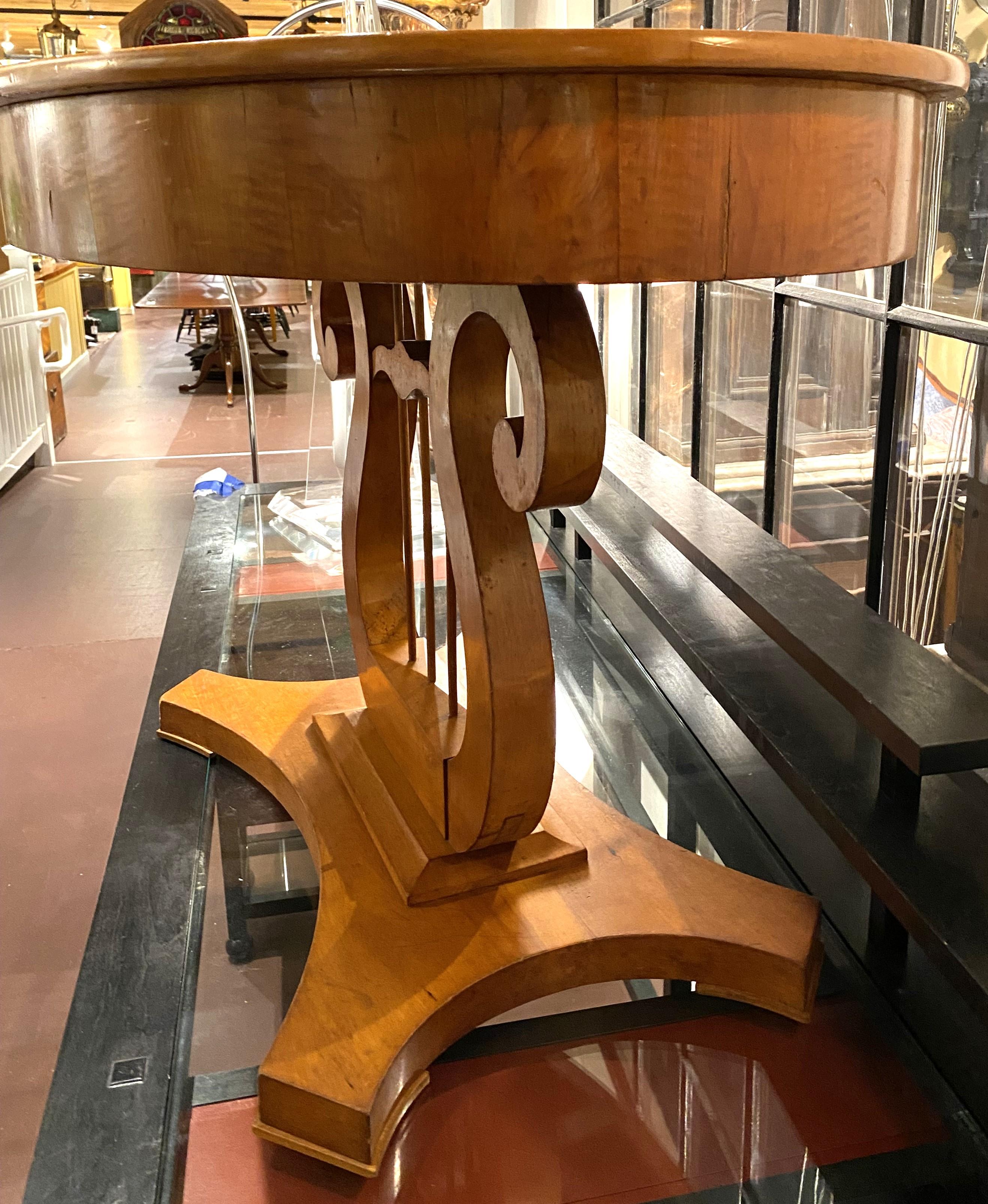 Hand-Carved Biedermeier or Classical Style Curly Maple Oval Center Table with Lyre Form Base For Sale