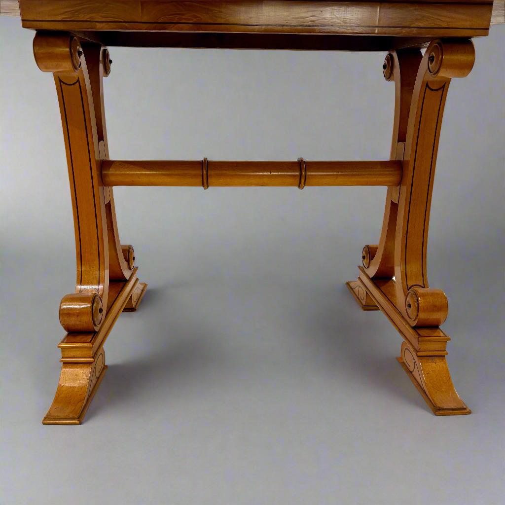 Biedermeier Oval Library Table In Good Condition For Sale In New York, NY