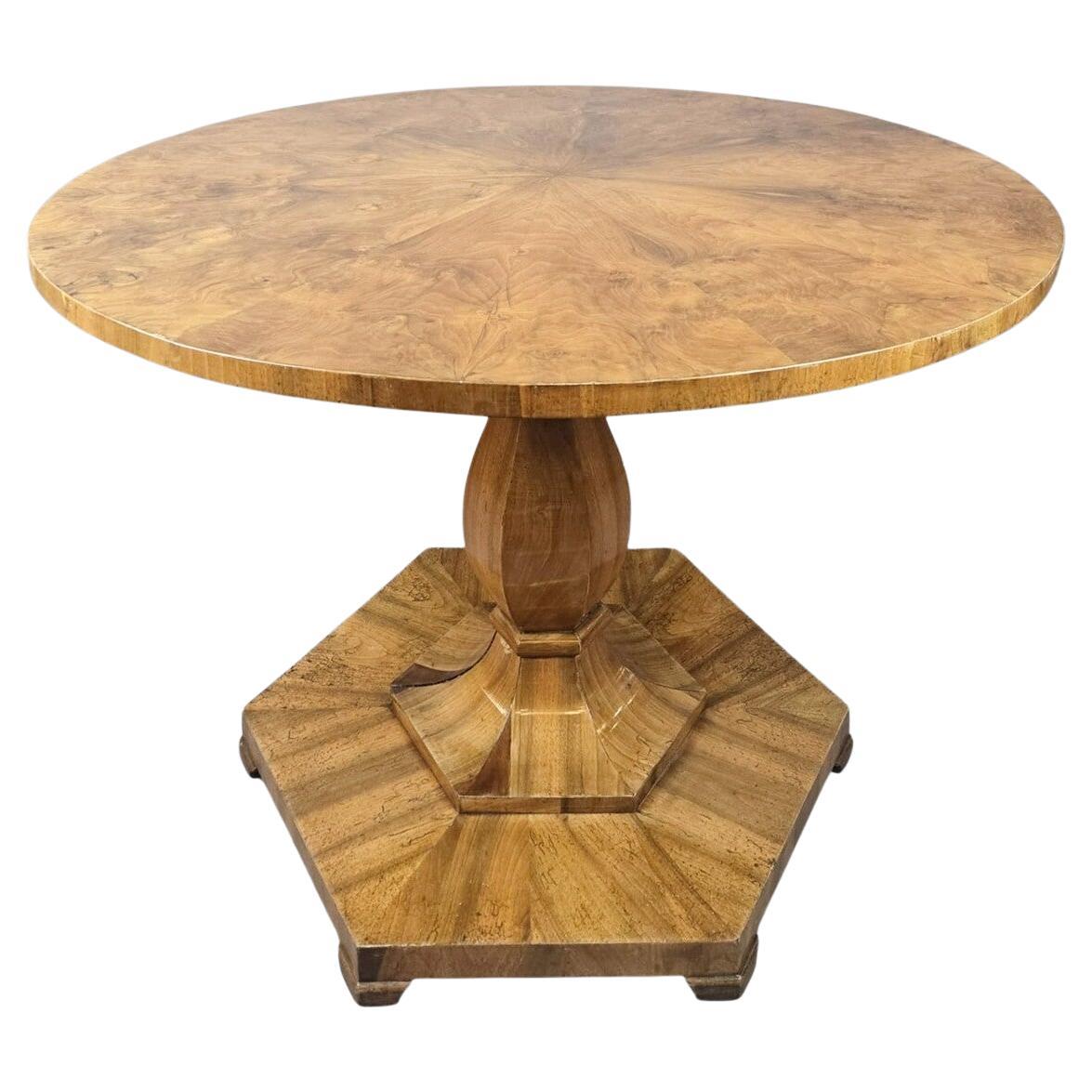 Biedermeier pedestal table with a folding top in burr walnut, 19th Century For Sale
