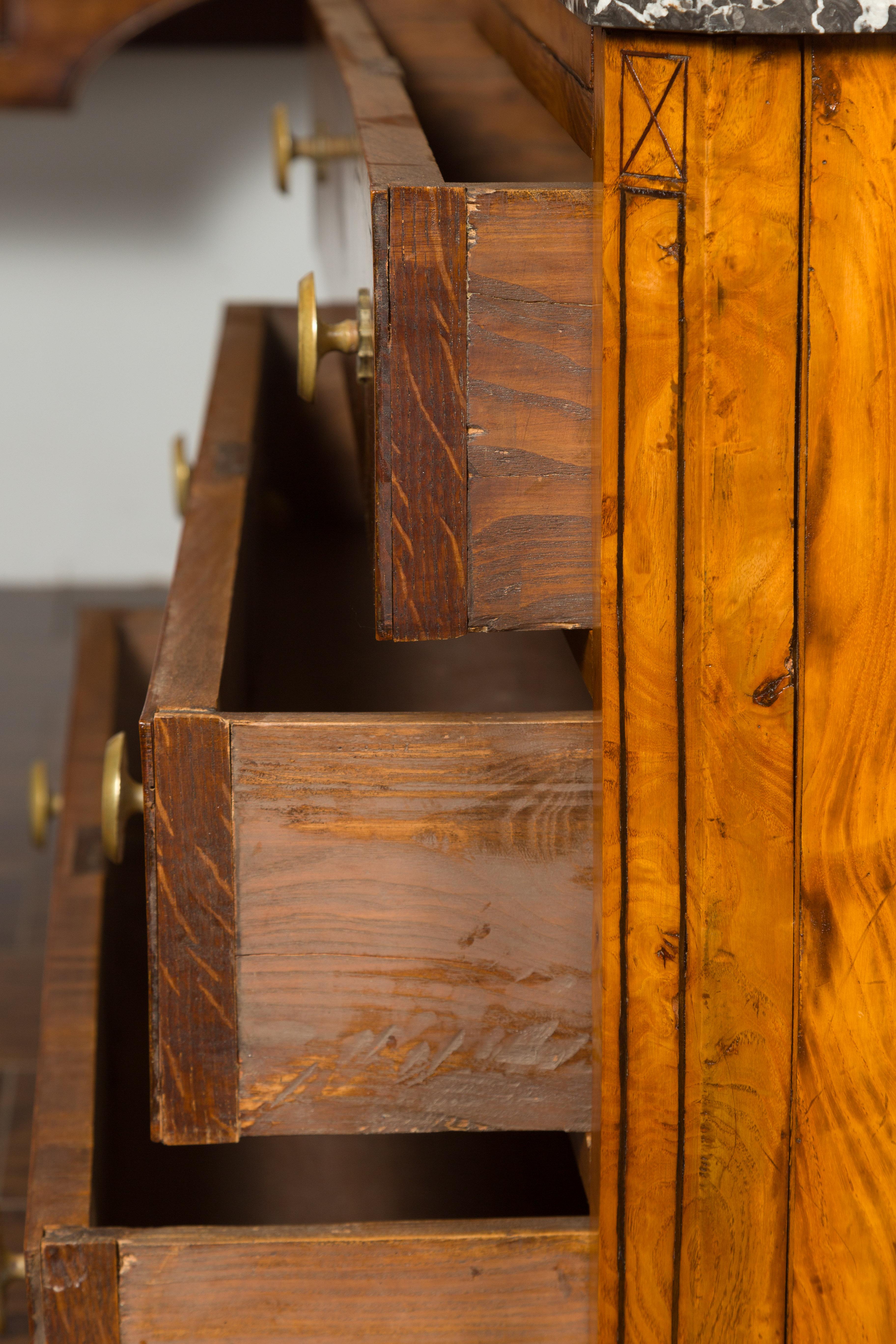 Biedermeier-Kommode aus Nussbaumholz mit drei Schubladen und grauer Marmorplatte aus den 1840er Jahren im Angebot 9