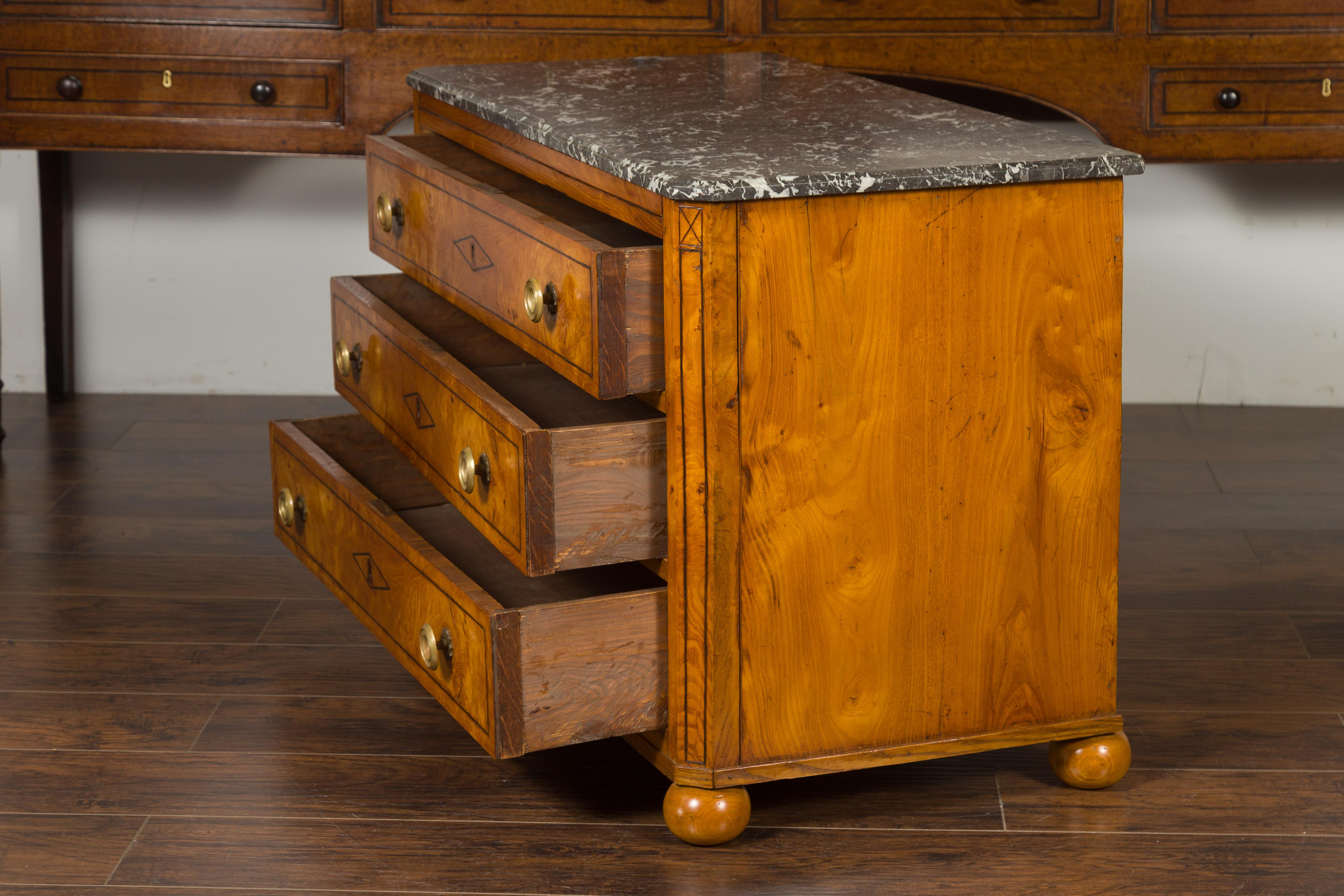 Biedermeier Period 1840s Walnut Three-Drawer Commode with Grey Marble Top For Sale 10