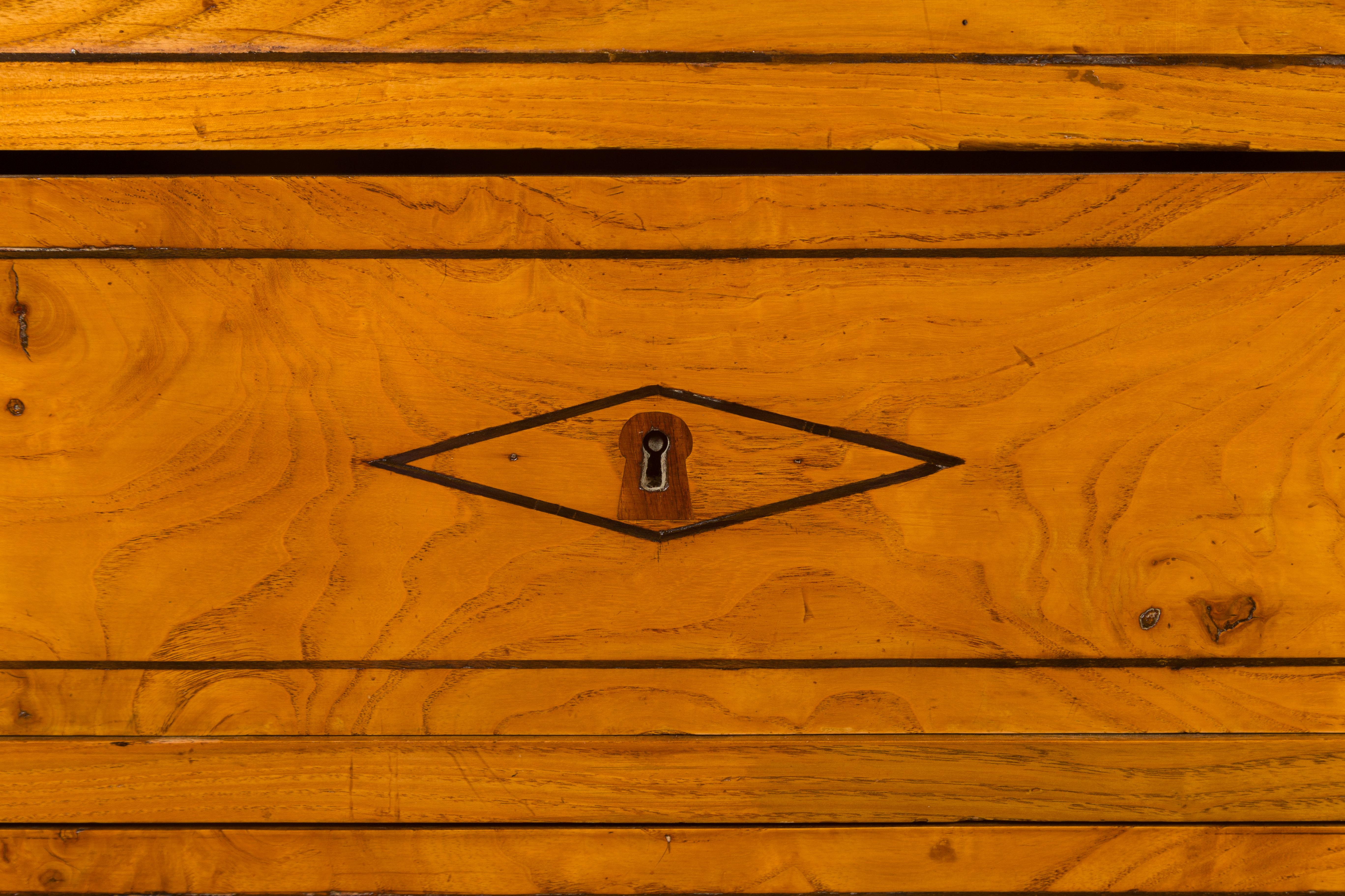 Biedermeier-Kommode aus Nussbaumholz mit drei Schubladen und grauer Marmorplatte aus den 1840er Jahren im Zustand „Gut“ im Angebot in Atlanta, GA