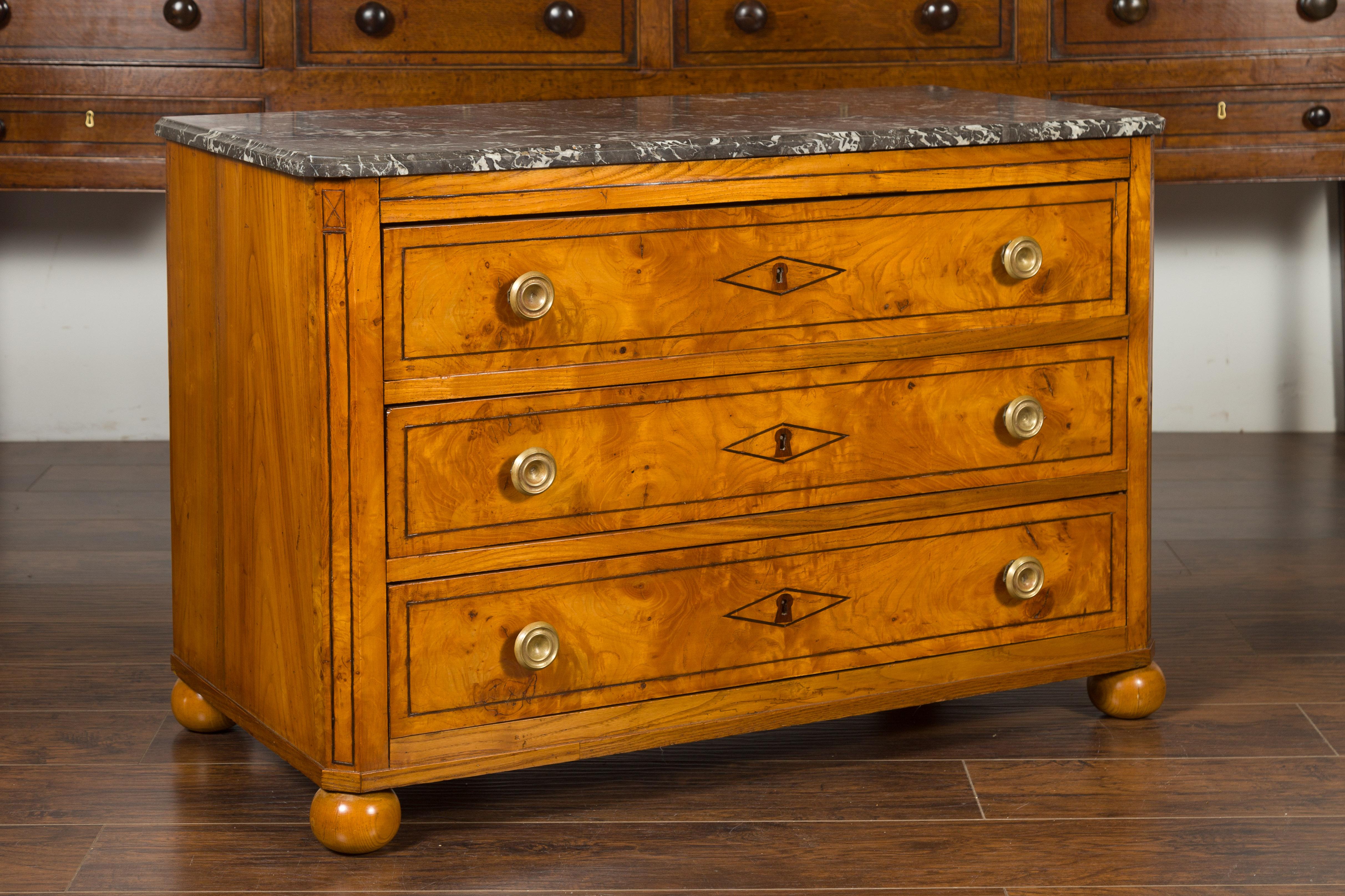 Biedermeier Period 1840s Walnut Three-Drawer Commode with Grey Marble Top For Sale 1