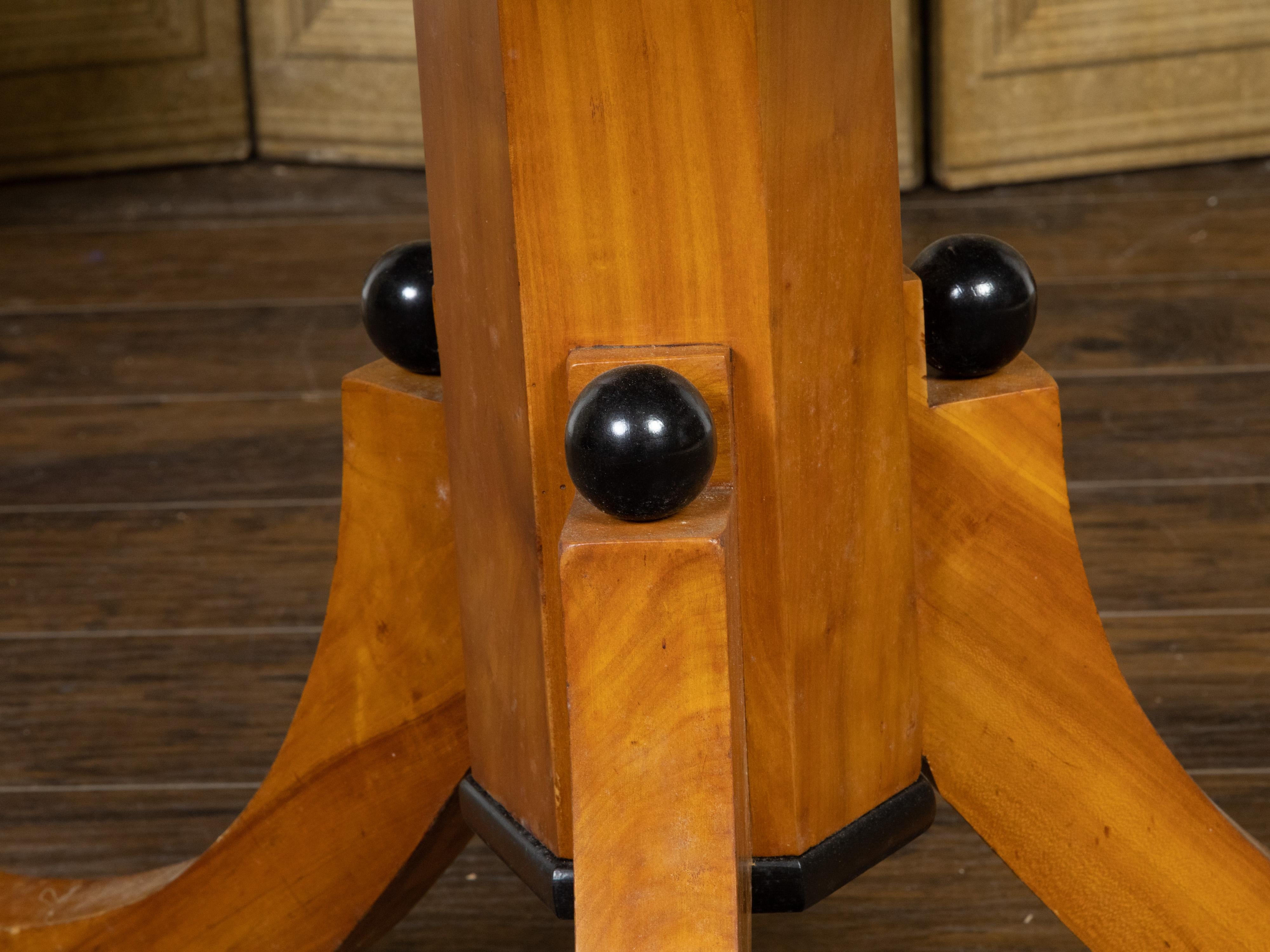 Biedermeier Period 19th Century Pine Center Table with Round Top and Tripod Base For Sale 4