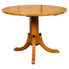 Table centrale en pin d'époque Biedermeier du 19ème siècle avec plateau rond et base tripode