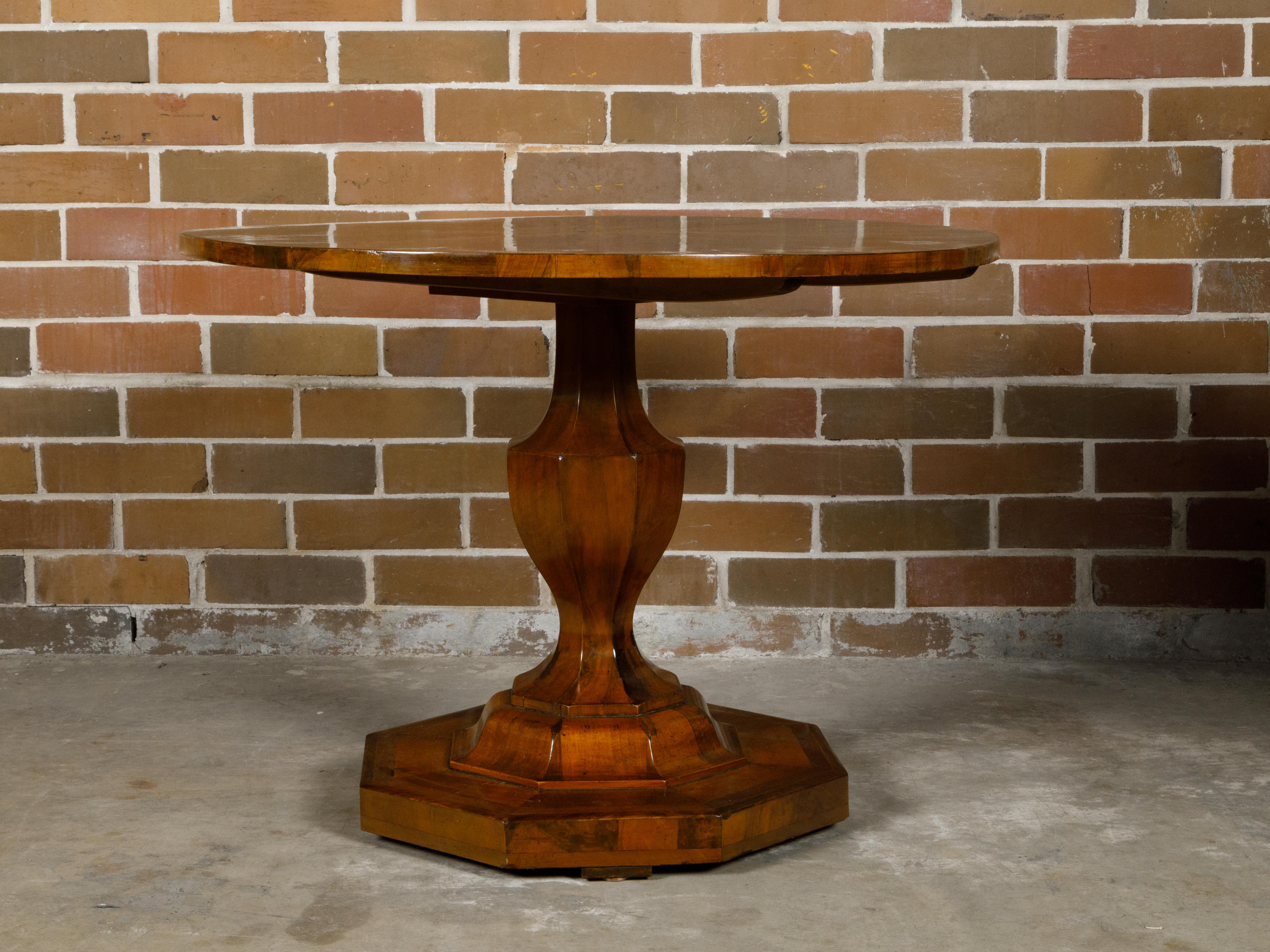 Biedermeier Period 19th Century Walnut Pedestal Table with Marquetry Top  For Sale 6