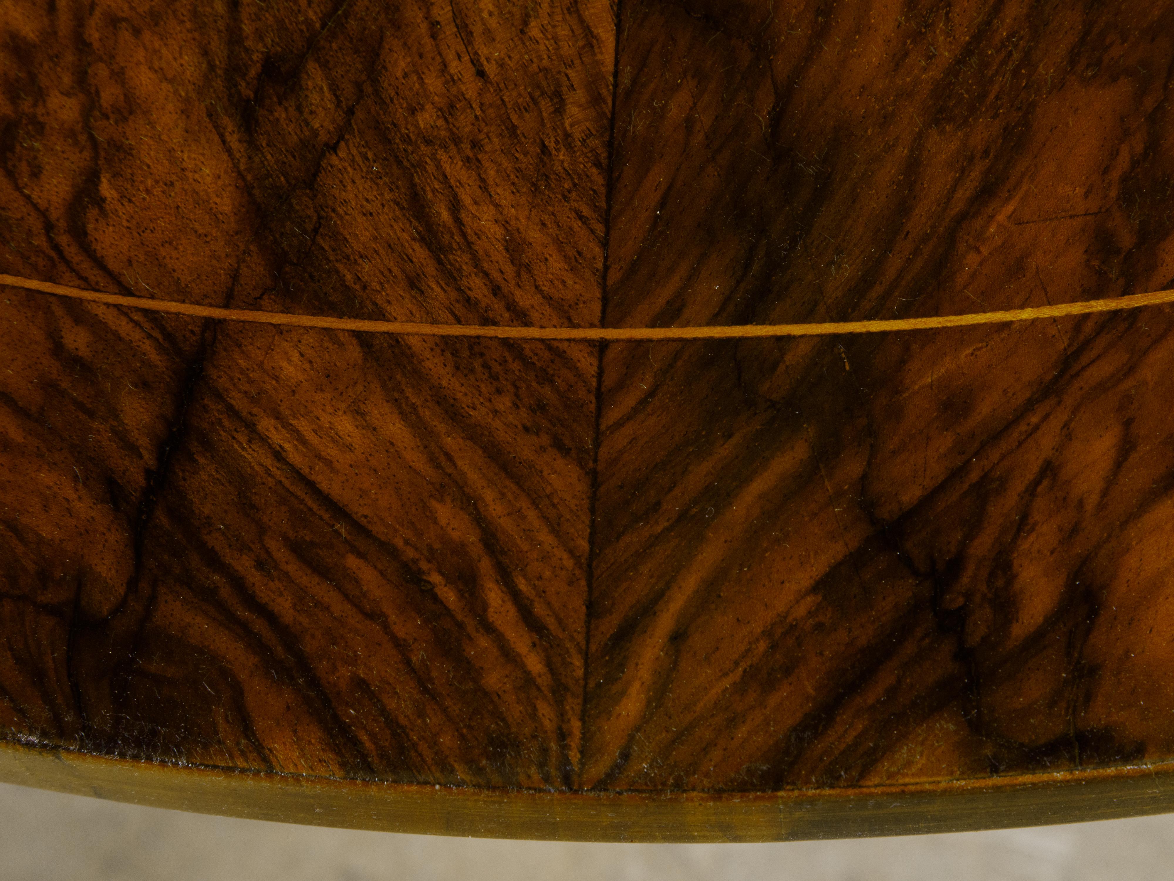 Biedermeier Periode 19. Jahrhundert The Pedestal Tisch aus Nussbaum mit Intarsienplatte  im Zustand „Gut“ im Angebot in Atlanta, GA