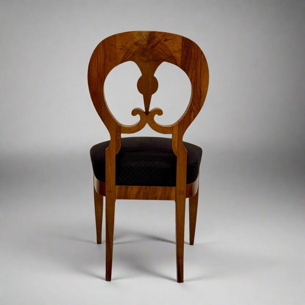 Biedermeier-Stuhl aus Nussbaum-Maser Österreich um 1820 (Österreichisch) im Angebot