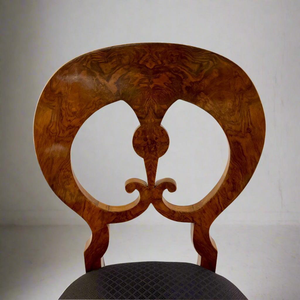 Biedermeier-Stuhl aus Nussbaum-Maser Österreich um 1820 im Zustand „Gut“ im Angebot in New York, NY