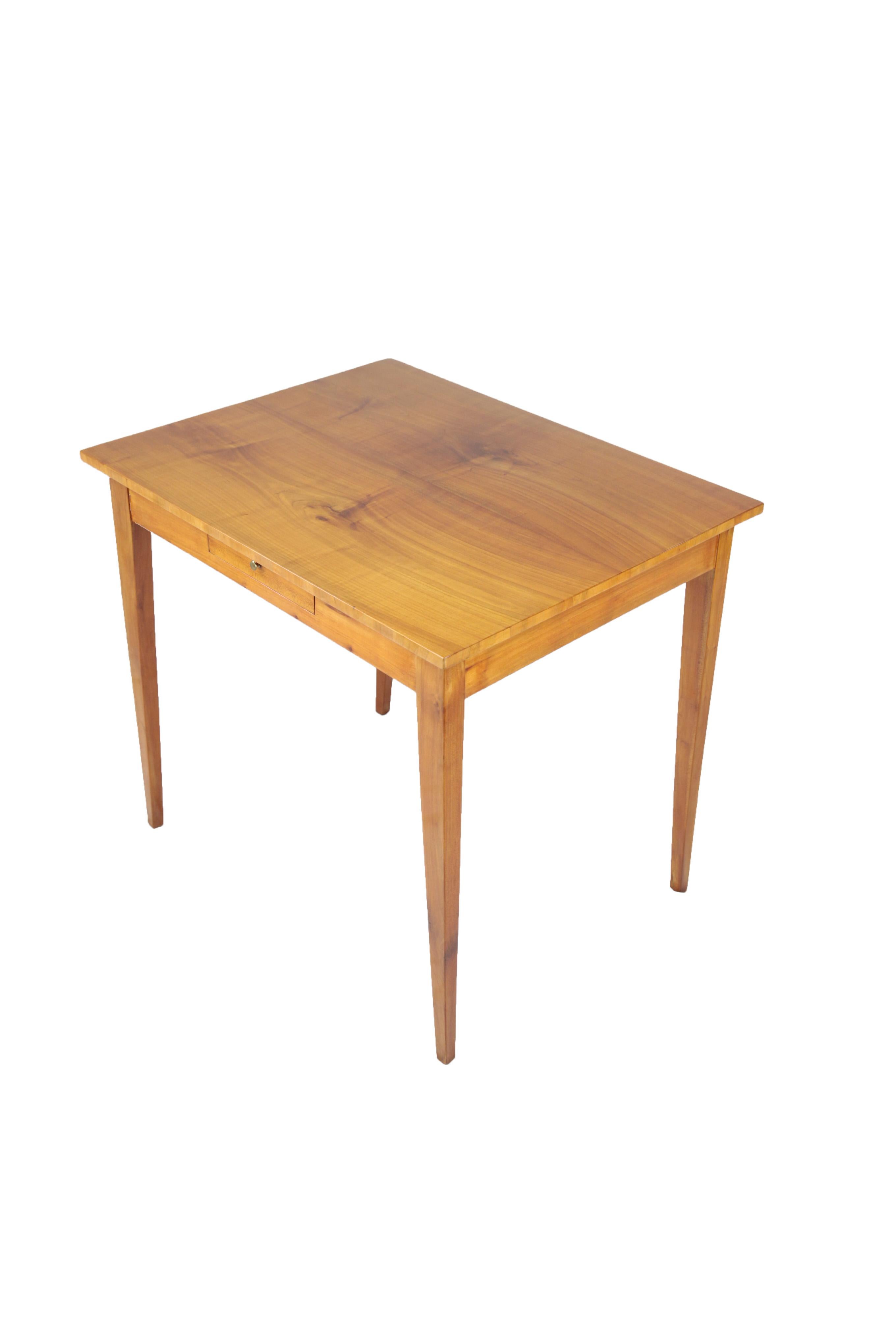 Biedermeier Period Writing Side Table, Cherry Veneer, circa 1820-1830, 1-Drawer In Good Condition For Sale In Muenster, NRW