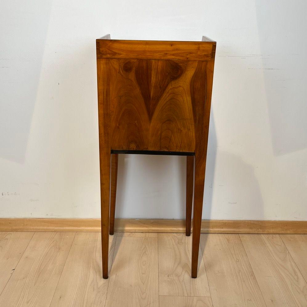 Biedermeier Pillar Cabinet, Cherry Veneer, Brass, South Germany, circa 1820 For Sale 2