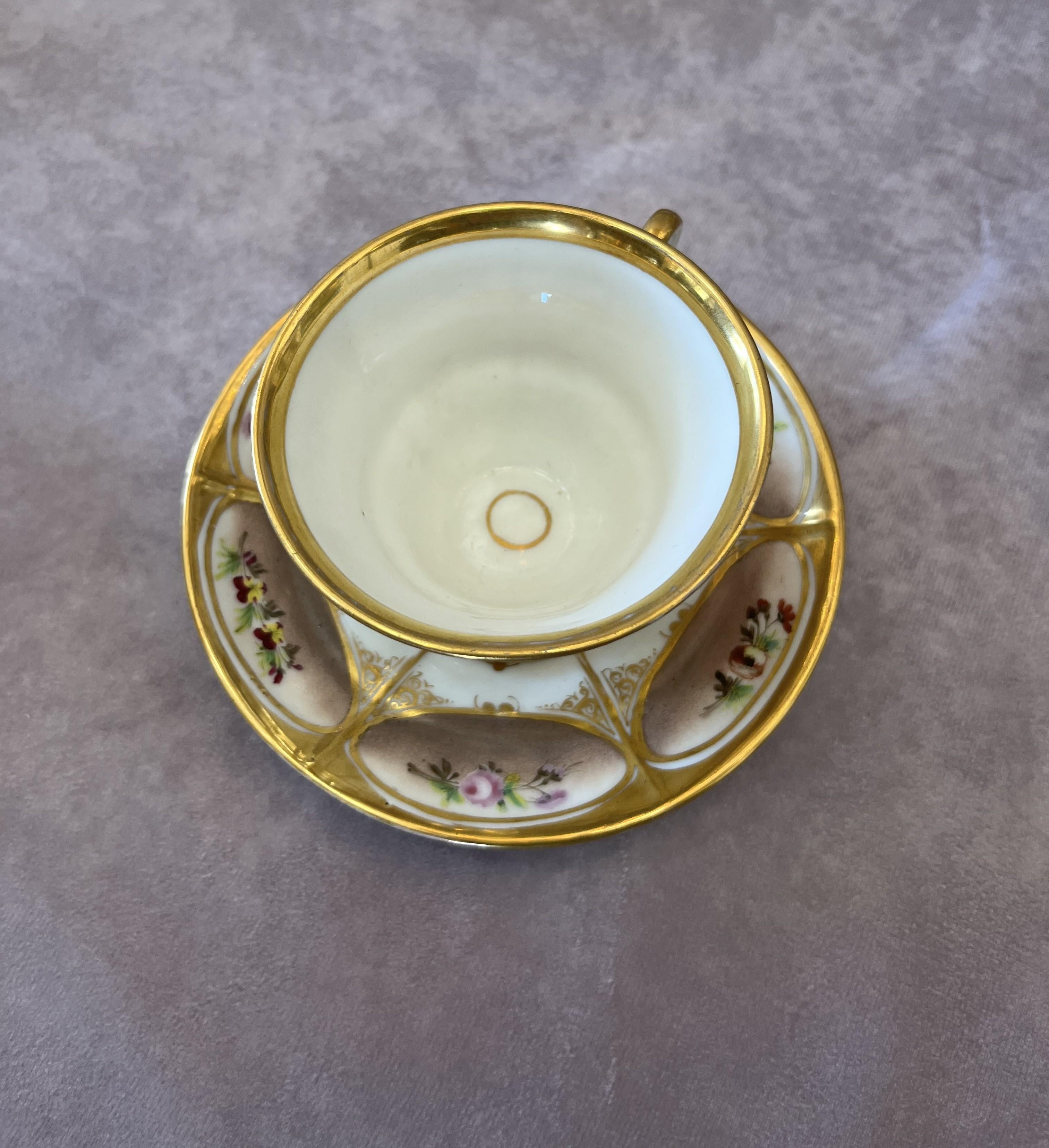 Biedermeier-Porzellan-Couchtisch und Teeservice aus dem 19. Jahrhundert 4