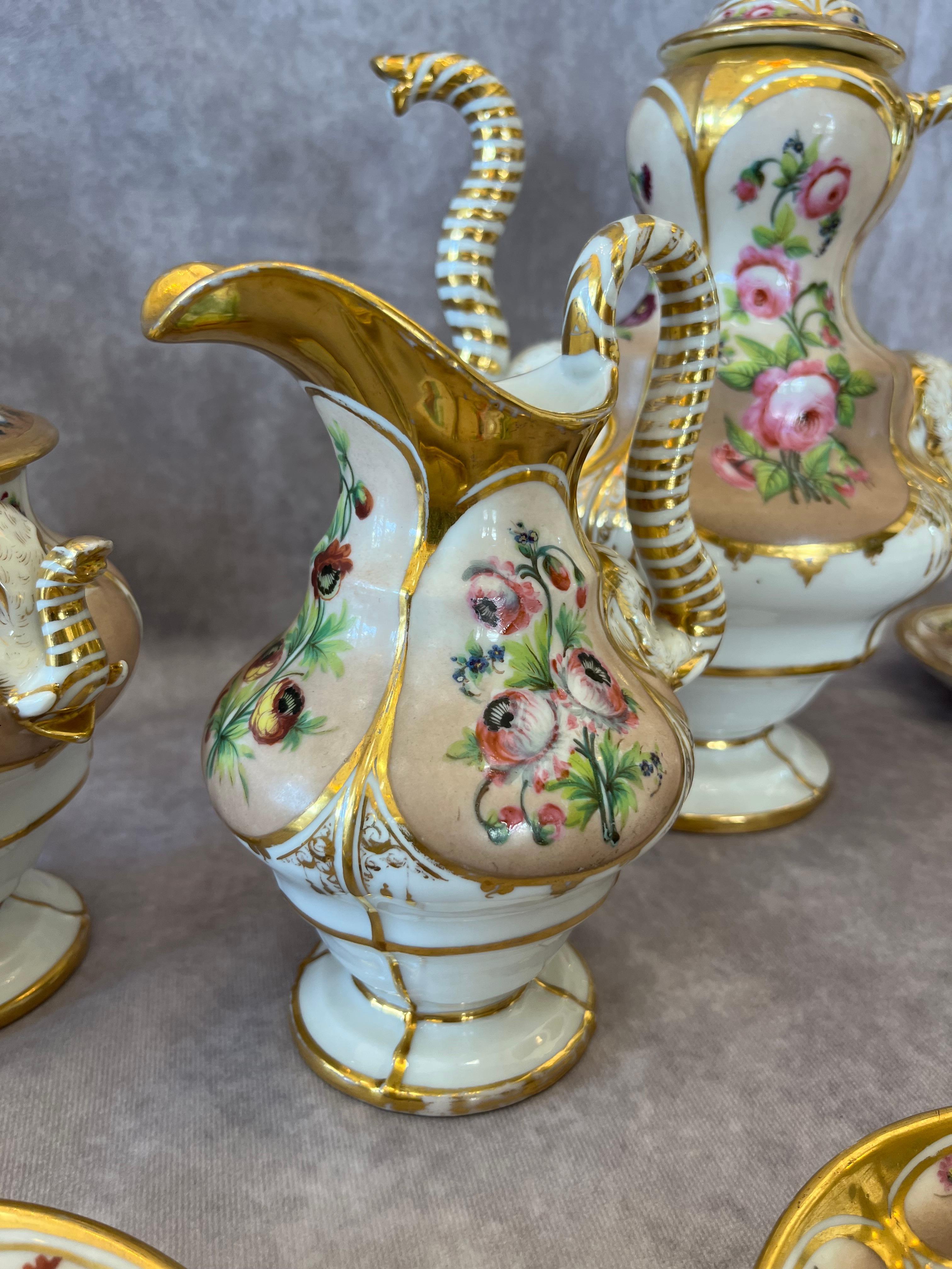 Biedermeier-Porzellan-Couchtisch und Teeservice aus dem 19. Jahrhundert (Österreichisch)