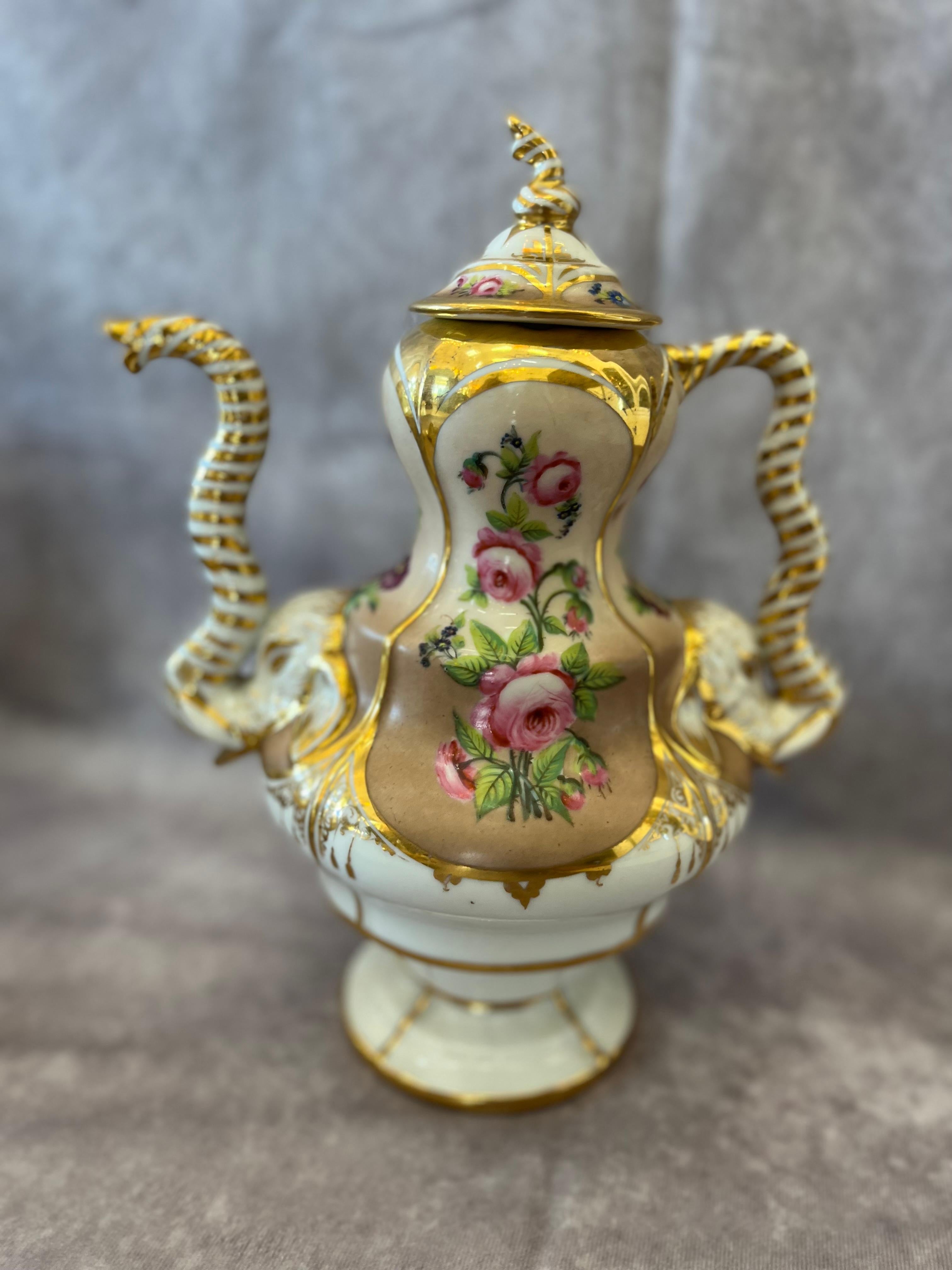 Biedermeier-Porzellan-Couchtisch und Teeservice aus dem 19. Jahrhundert im Zustand „Gut“ in Miami, FL