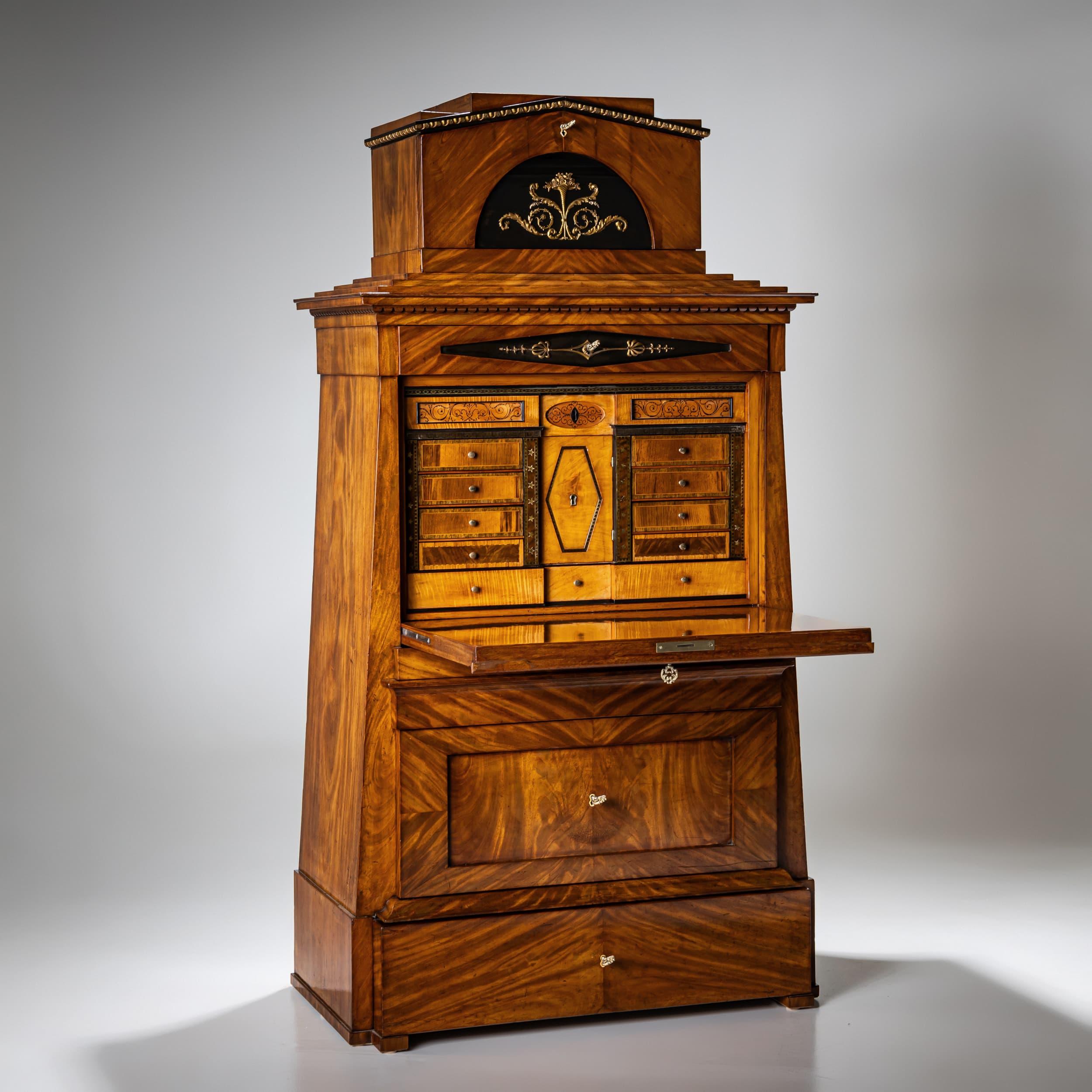 Biedermeier Pyramidensekretär, Berlin um 1810 im Zustand „Gut“ im Angebot in Greding, DE