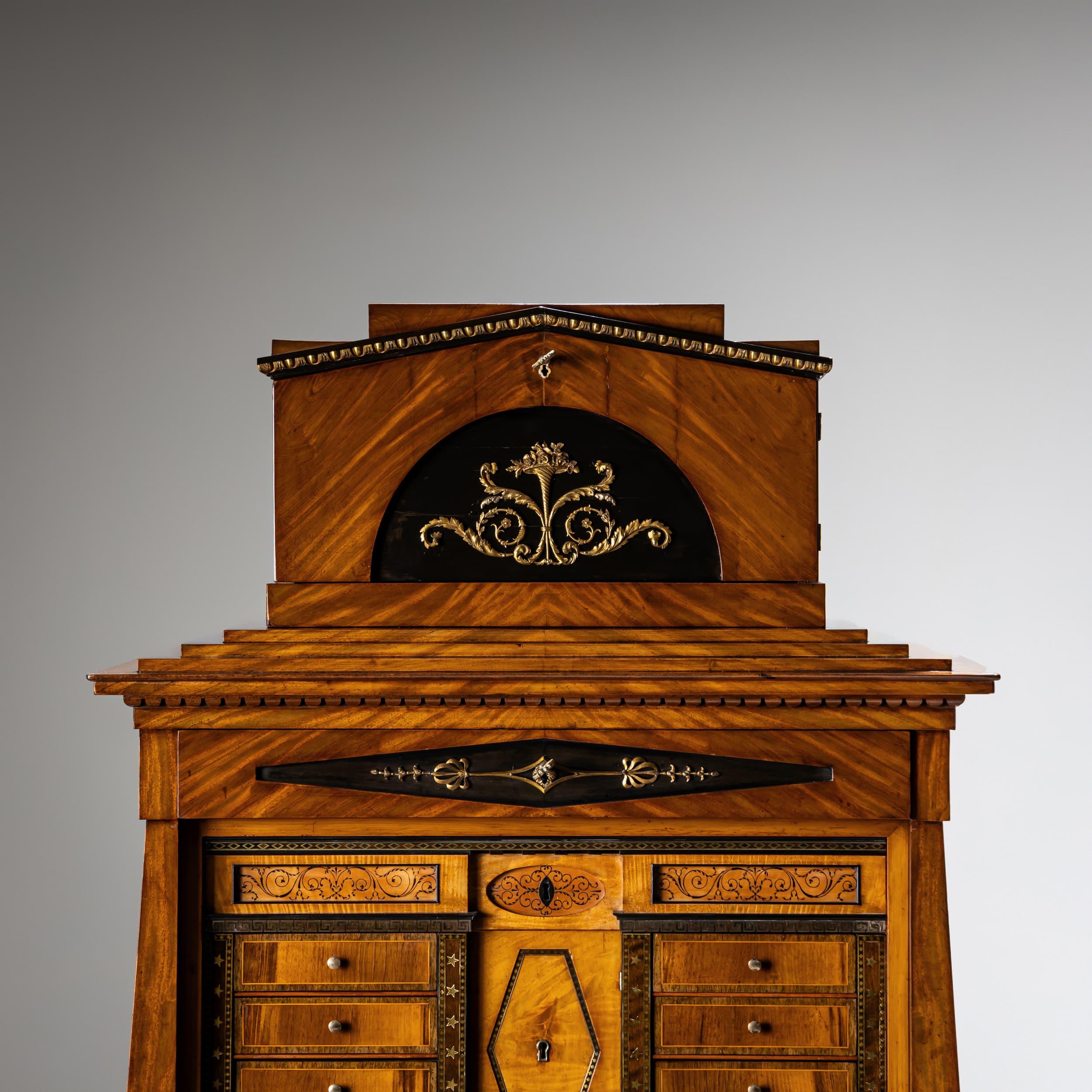 Biedermeier Pyramidensekretär, Berlin um 1810 (Frühes 19. Jahrhundert) im Angebot